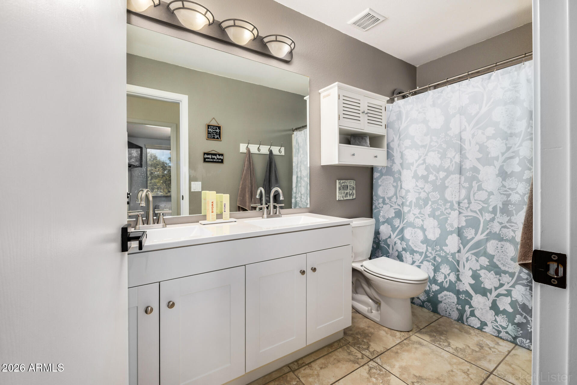 3221 E SAN REMO Avenue