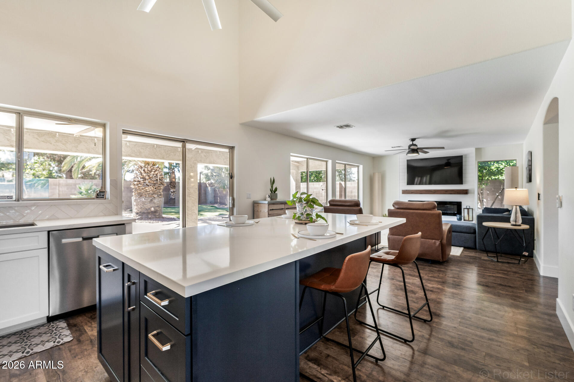 3221 E SAN REMO Avenue