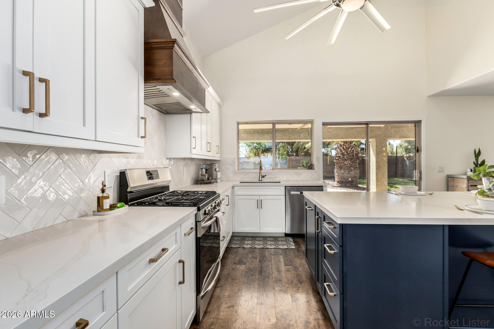 3221 E SAN REMO Avenue