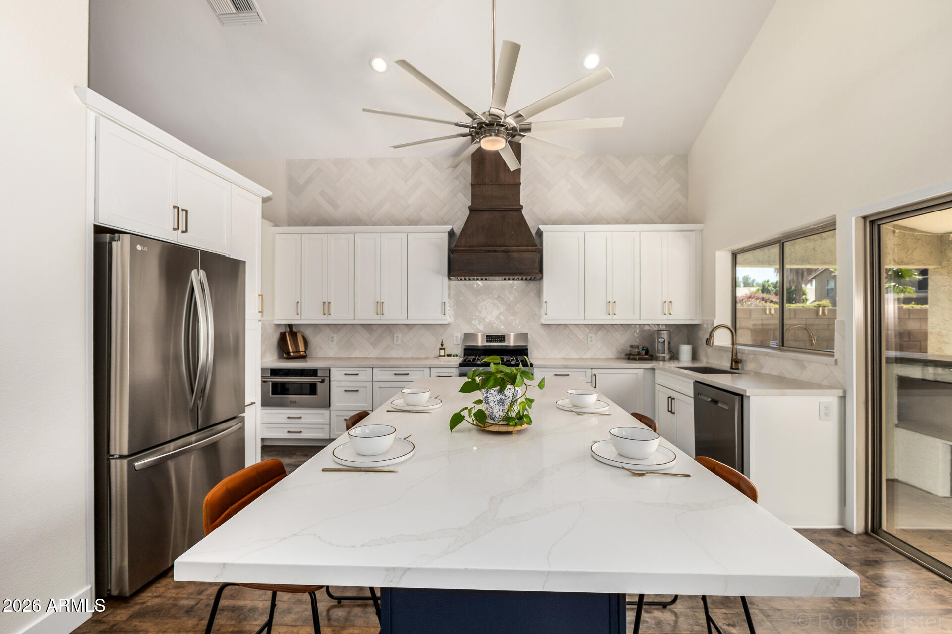 3221 E SAN REMO Avenue