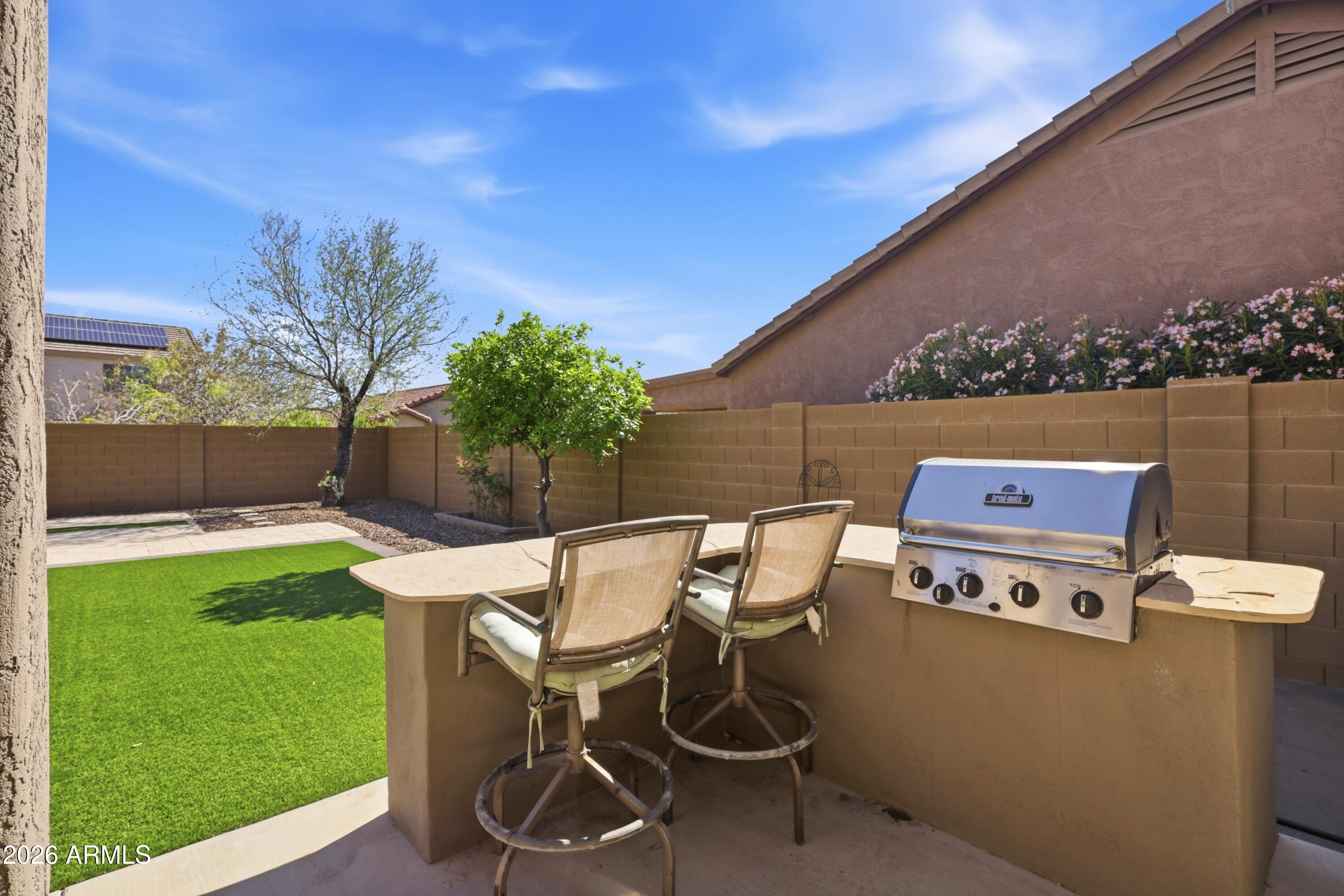 1717 W BUCKHORN Trail