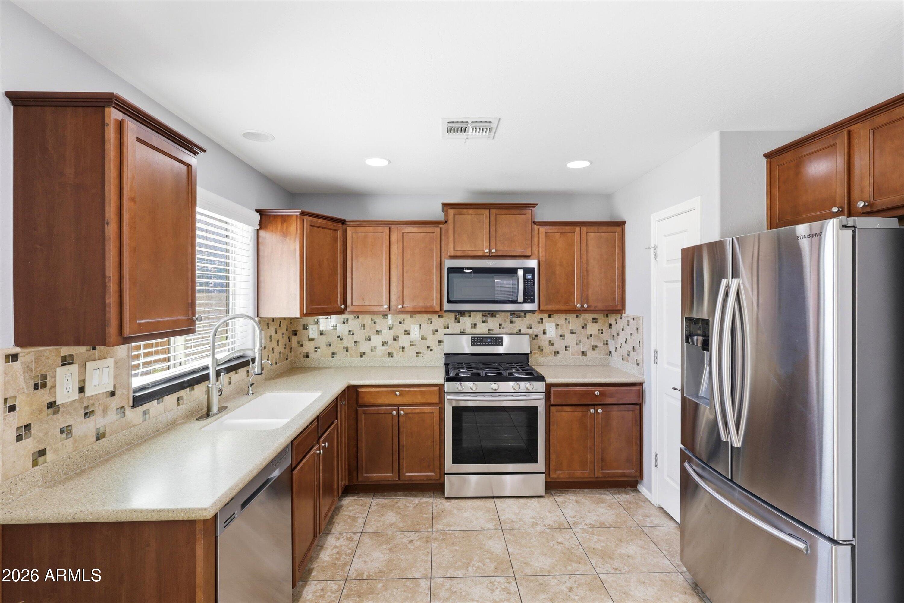 1717 W BUCKHORN Trail