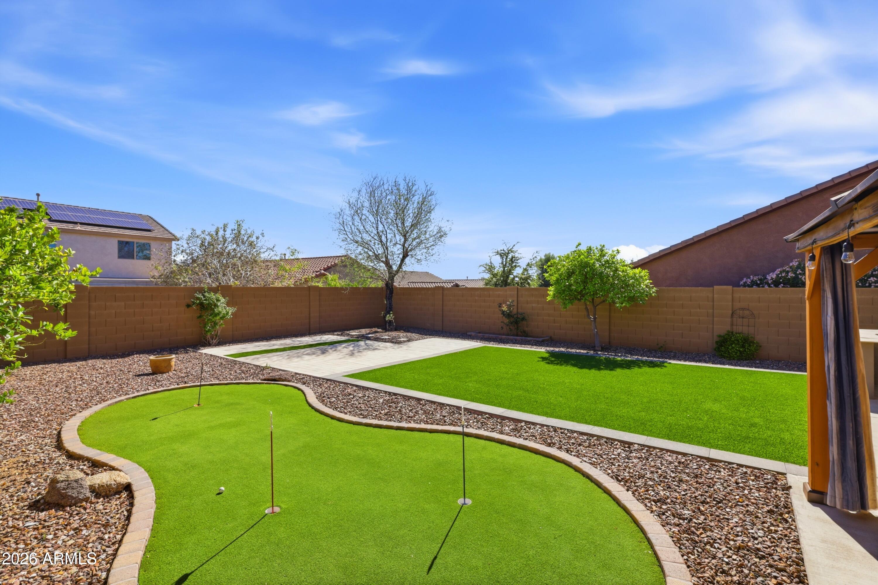1717 W BUCKHORN Trail