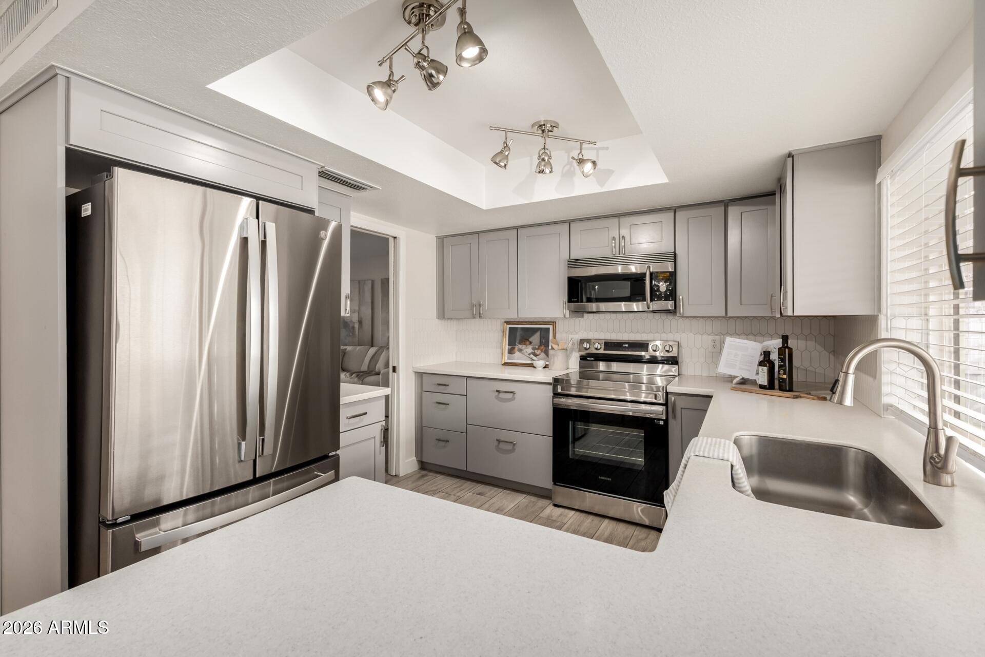 1025 W KEATING Avenue