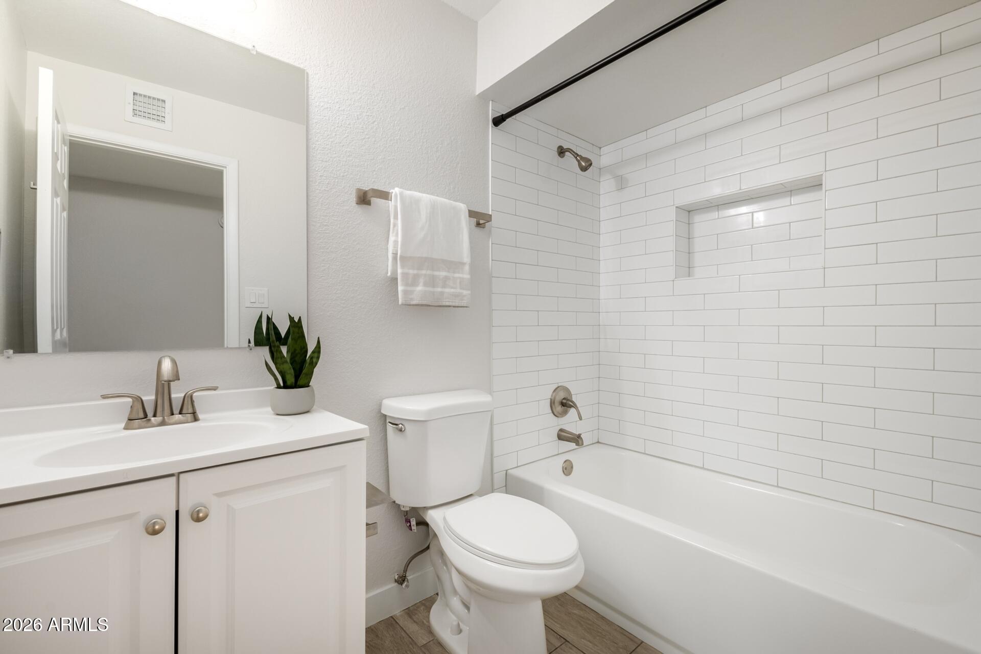 1025 W KEATING Avenue