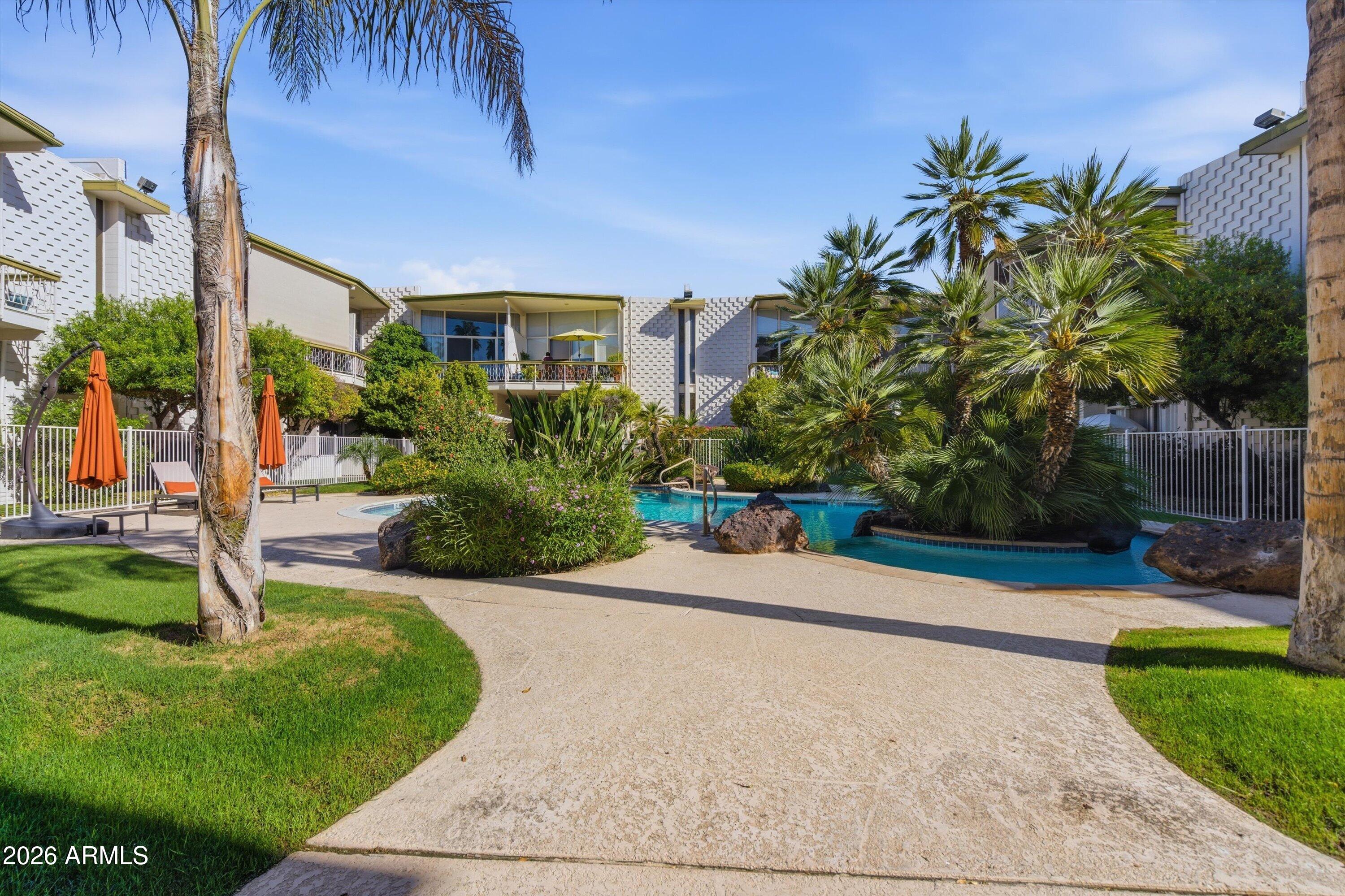 334 W MEDLOCK Drive C201