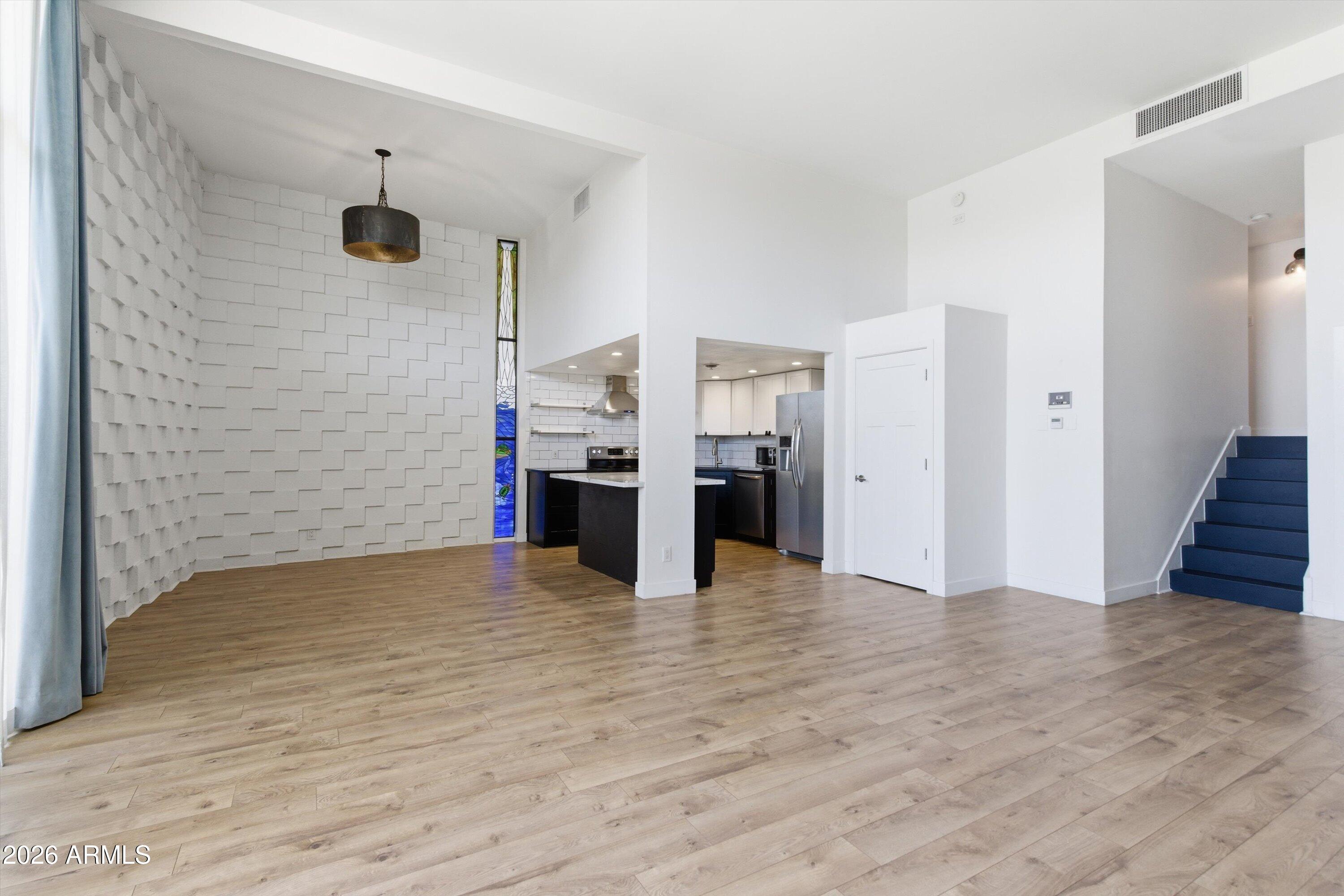 334 W MEDLOCK Drive C201