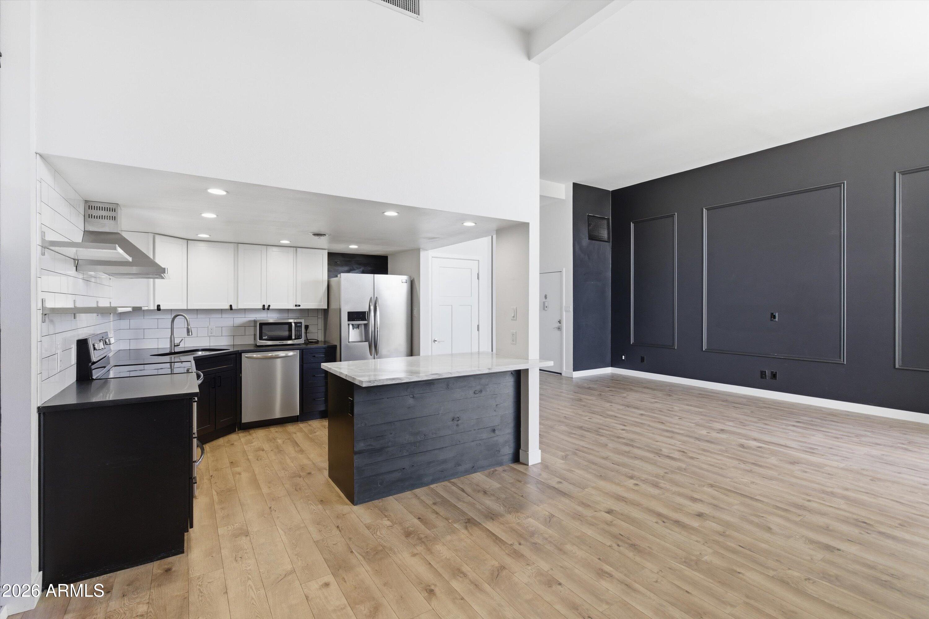 334 W MEDLOCK Drive C201