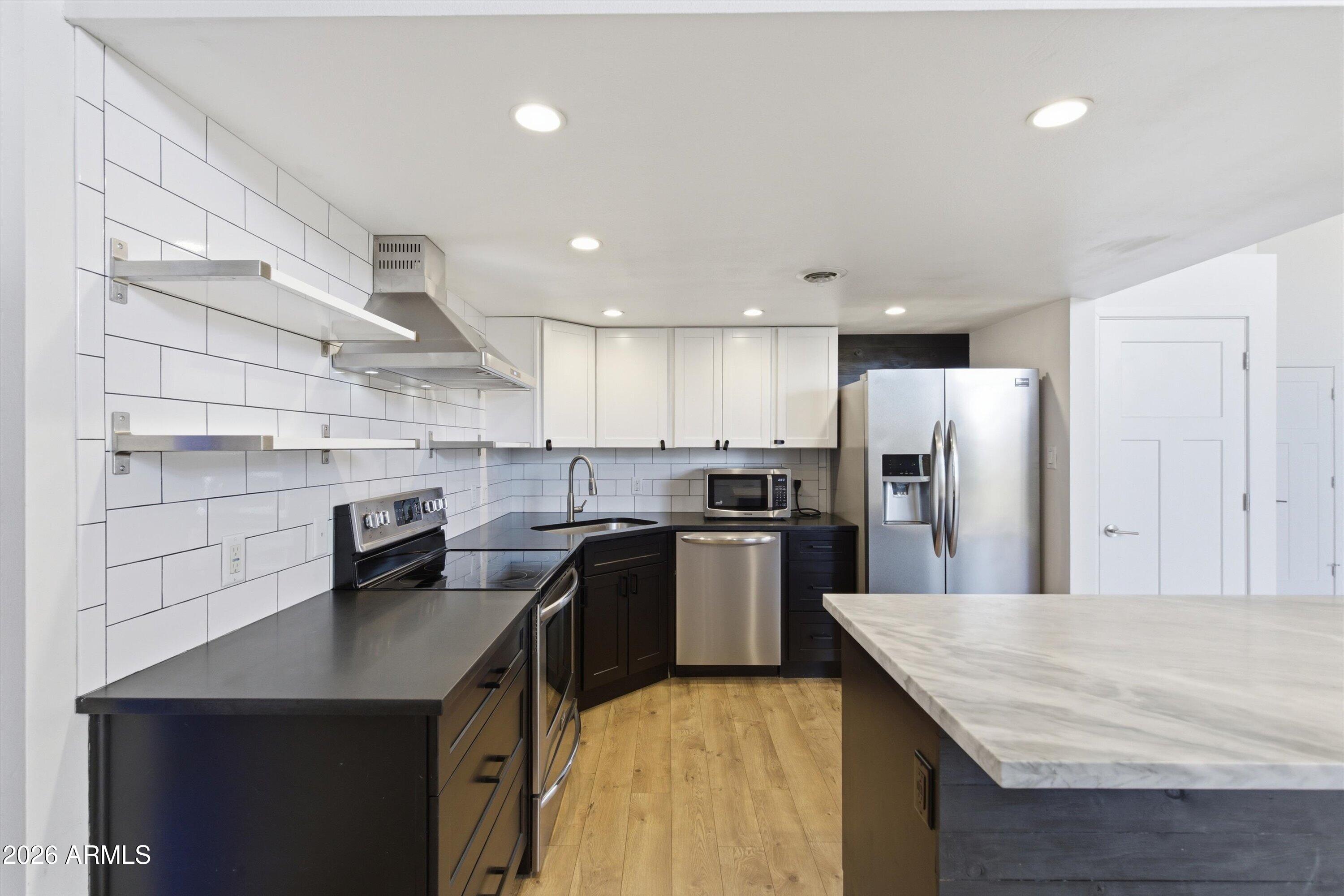 334 W MEDLOCK Drive C201