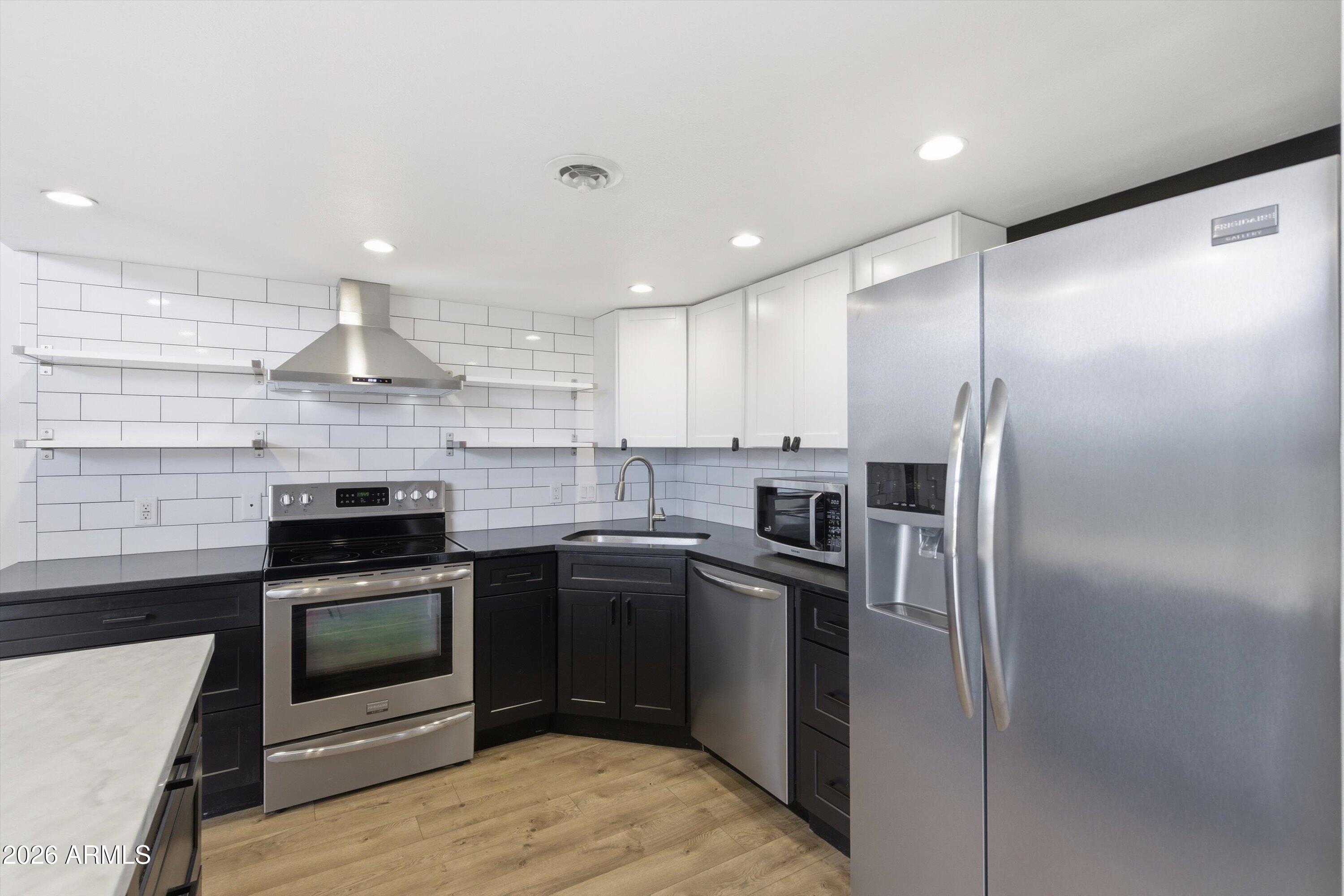 334 W MEDLOCK Drive C201