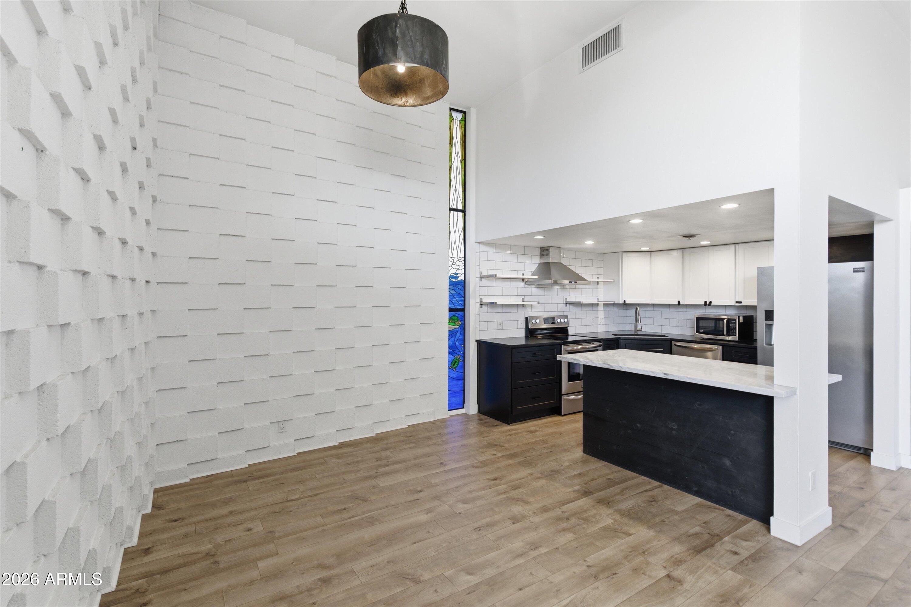 334 W MEDLOCK Drive C201