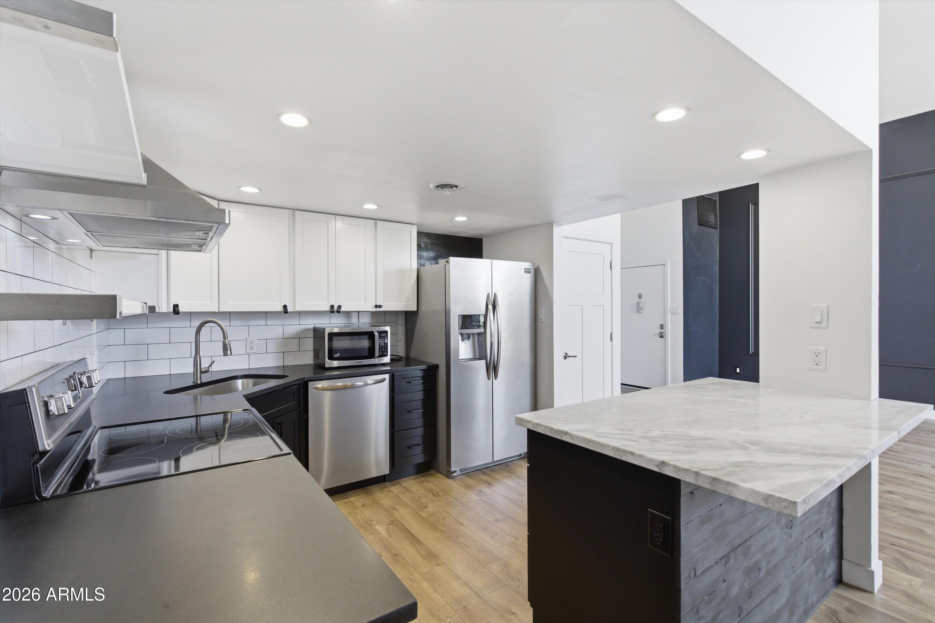 334 W MEDLOCK Drive C201