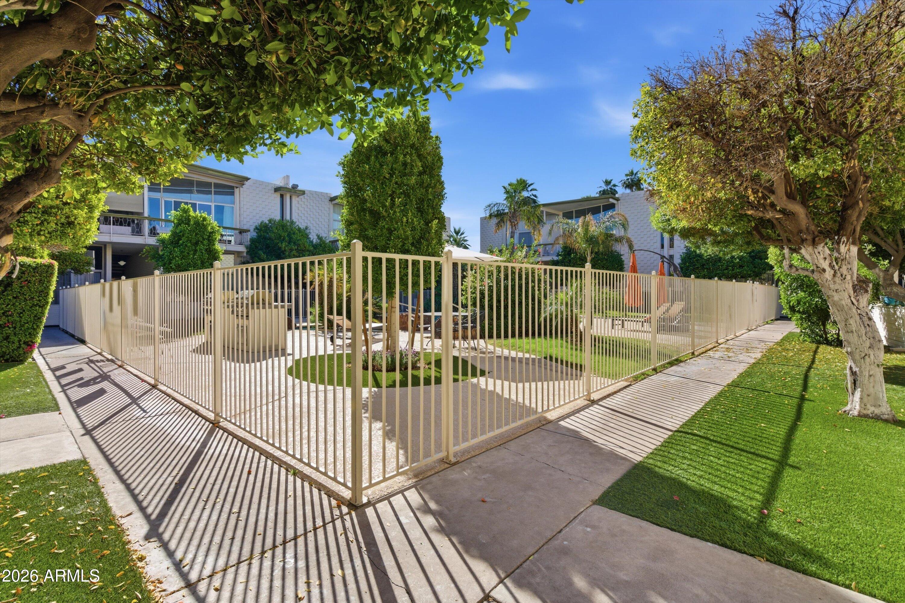 334 W MEDLOCK Drive C201