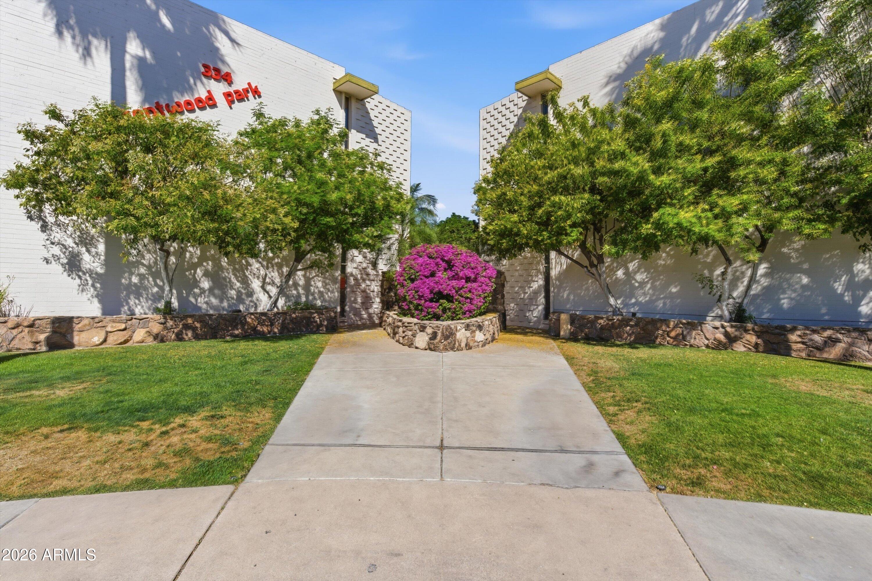 334 W MEDLOCK Drive C201