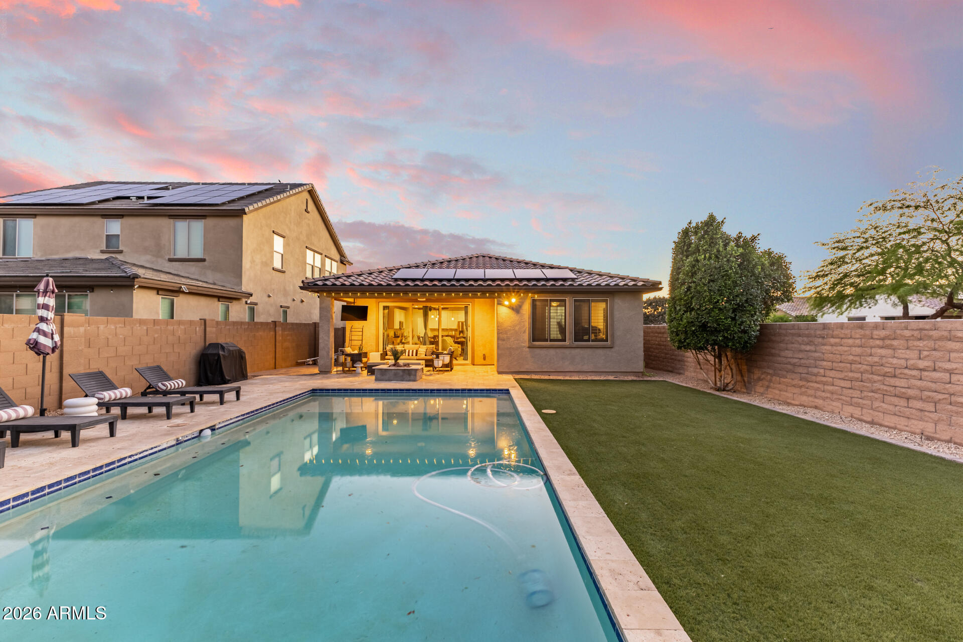 10052 W FOOTHILL Drive