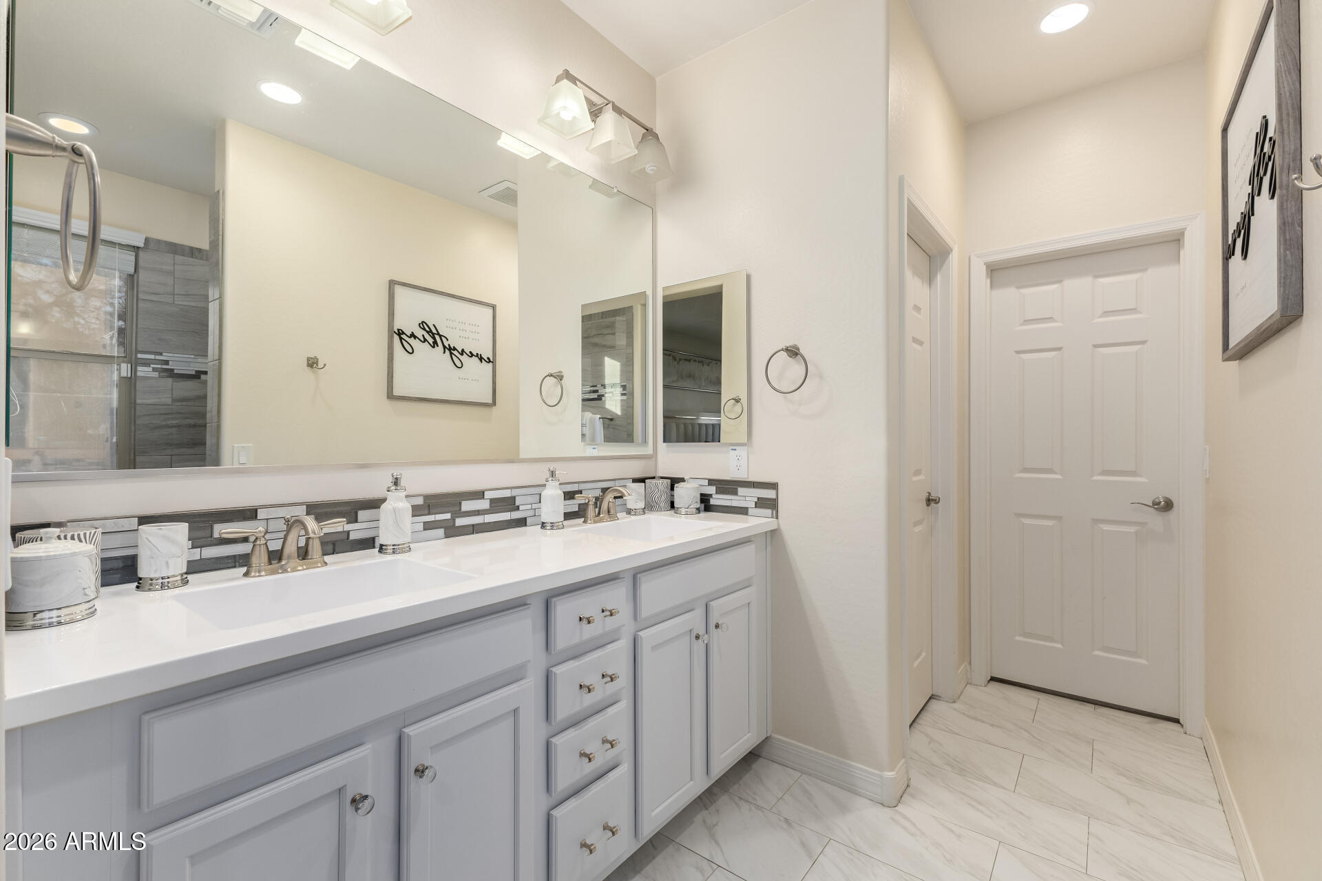 10052 W FOOTHILL Drive