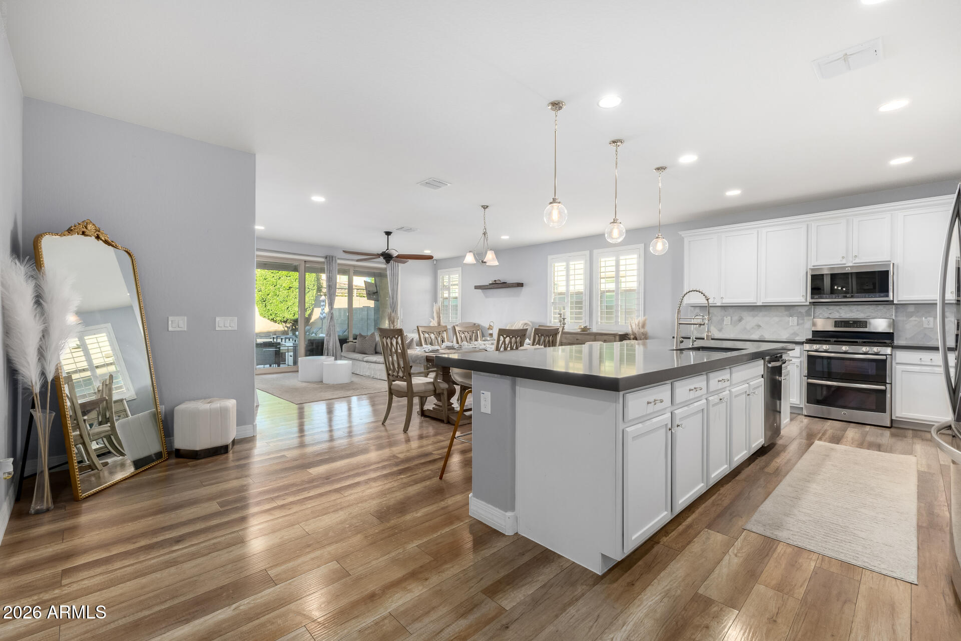 10052 W FOOTHILL Drive