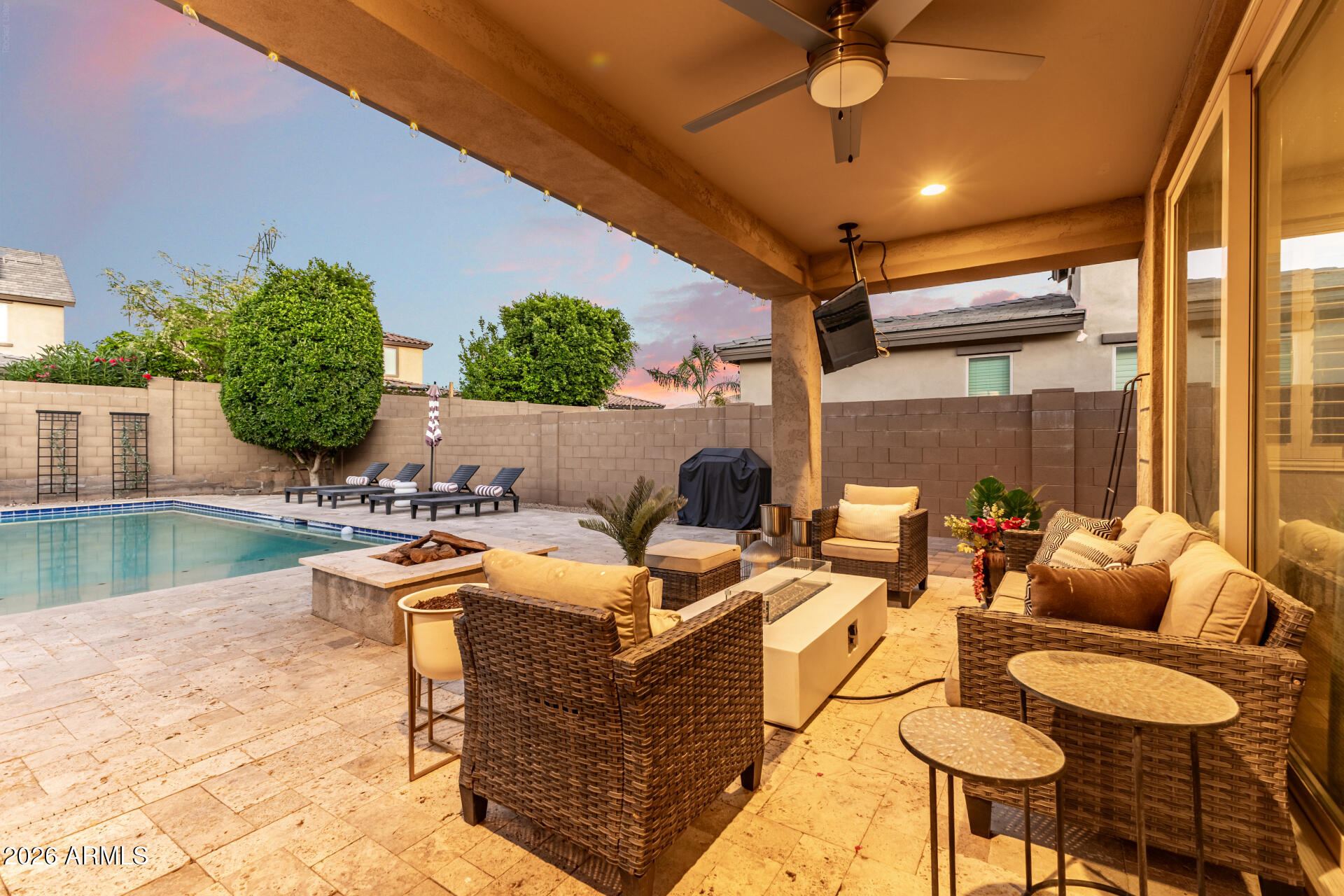 10052 W FOOTHILL Drive