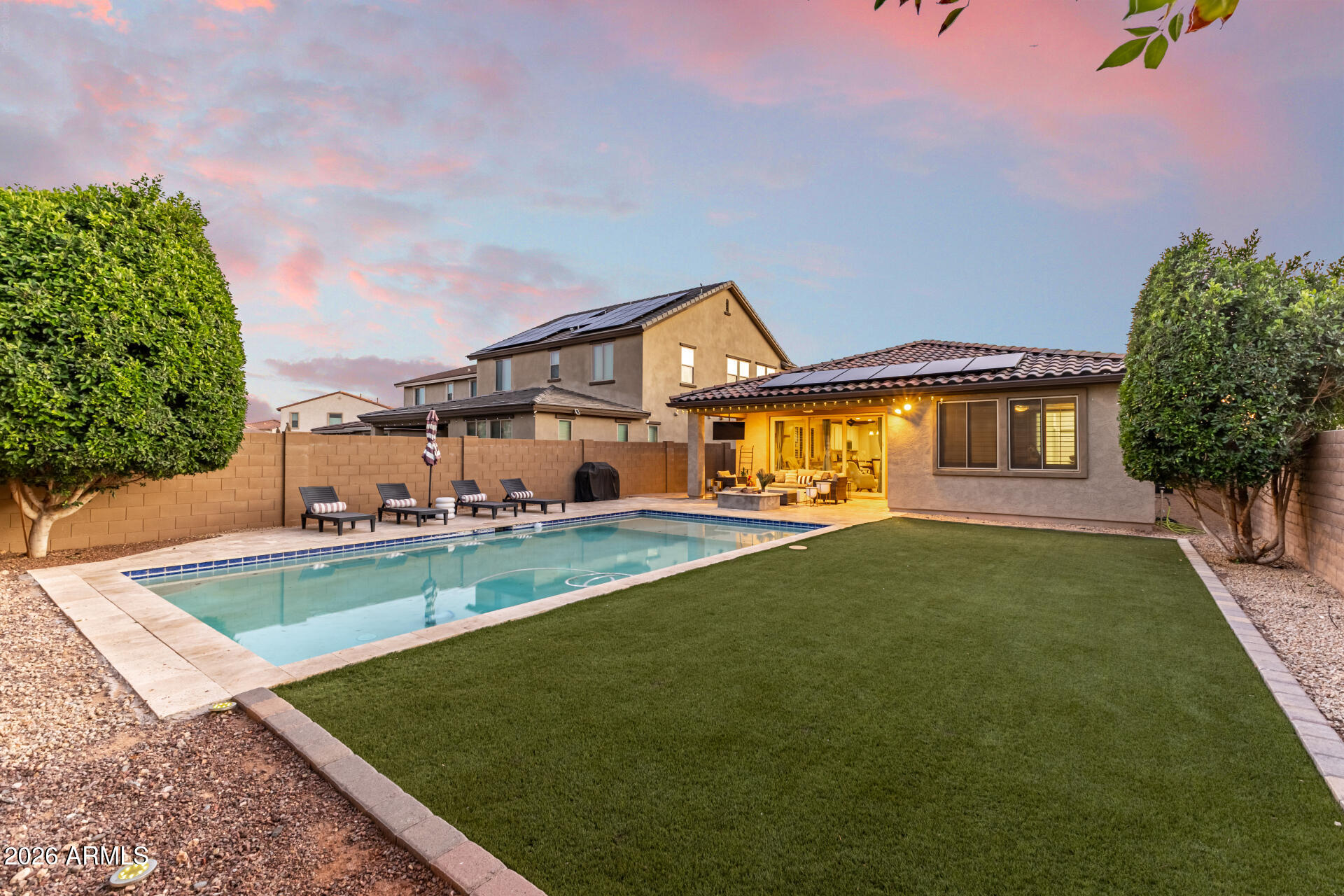 10052 W FOOTHILL Drive