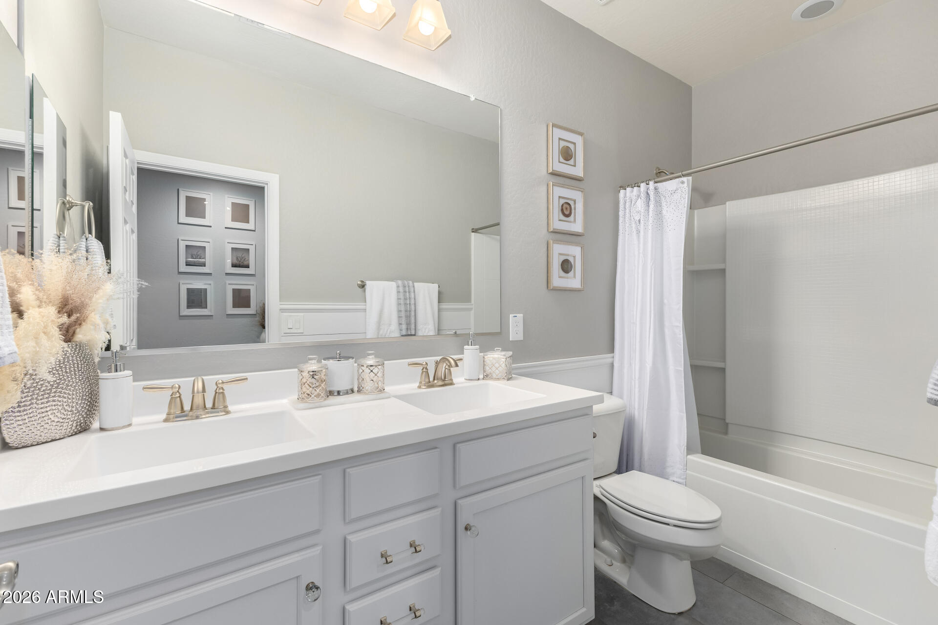 10052 W FOOTHILL Drive