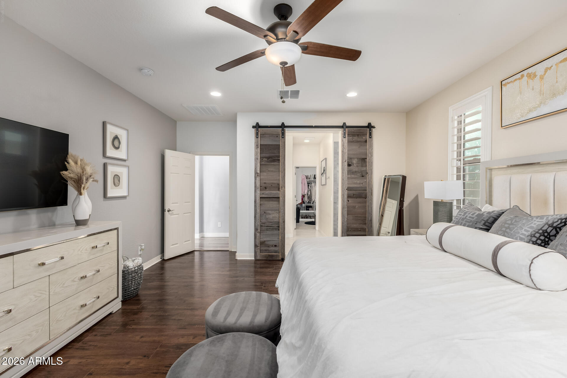 10052 W FOOTHILL Drive