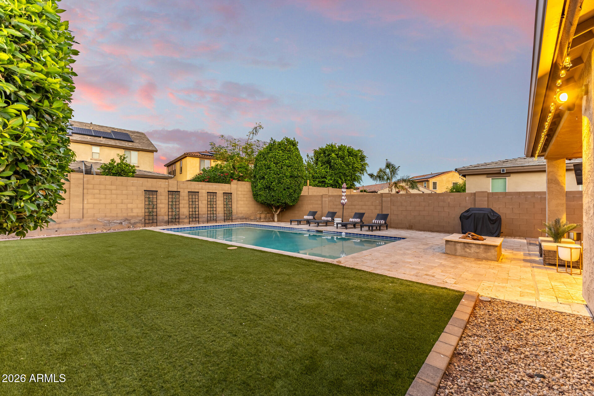 10052 W FOOTHILL Drive