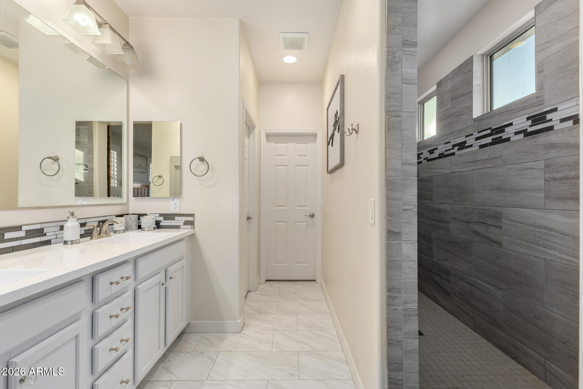 10052 W FOOTHILL Drive