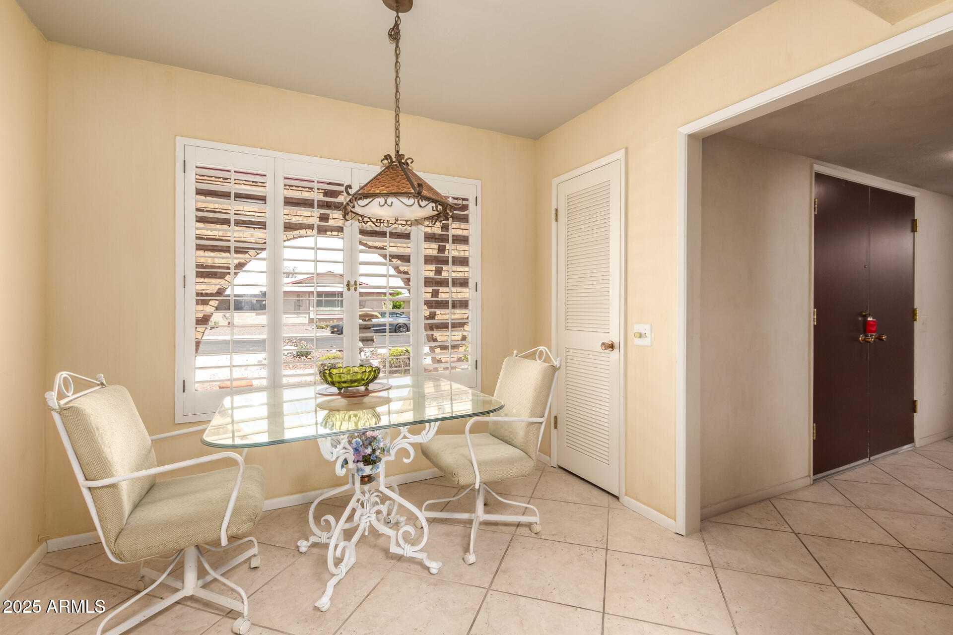 10207 W OAK RIDGE Drive