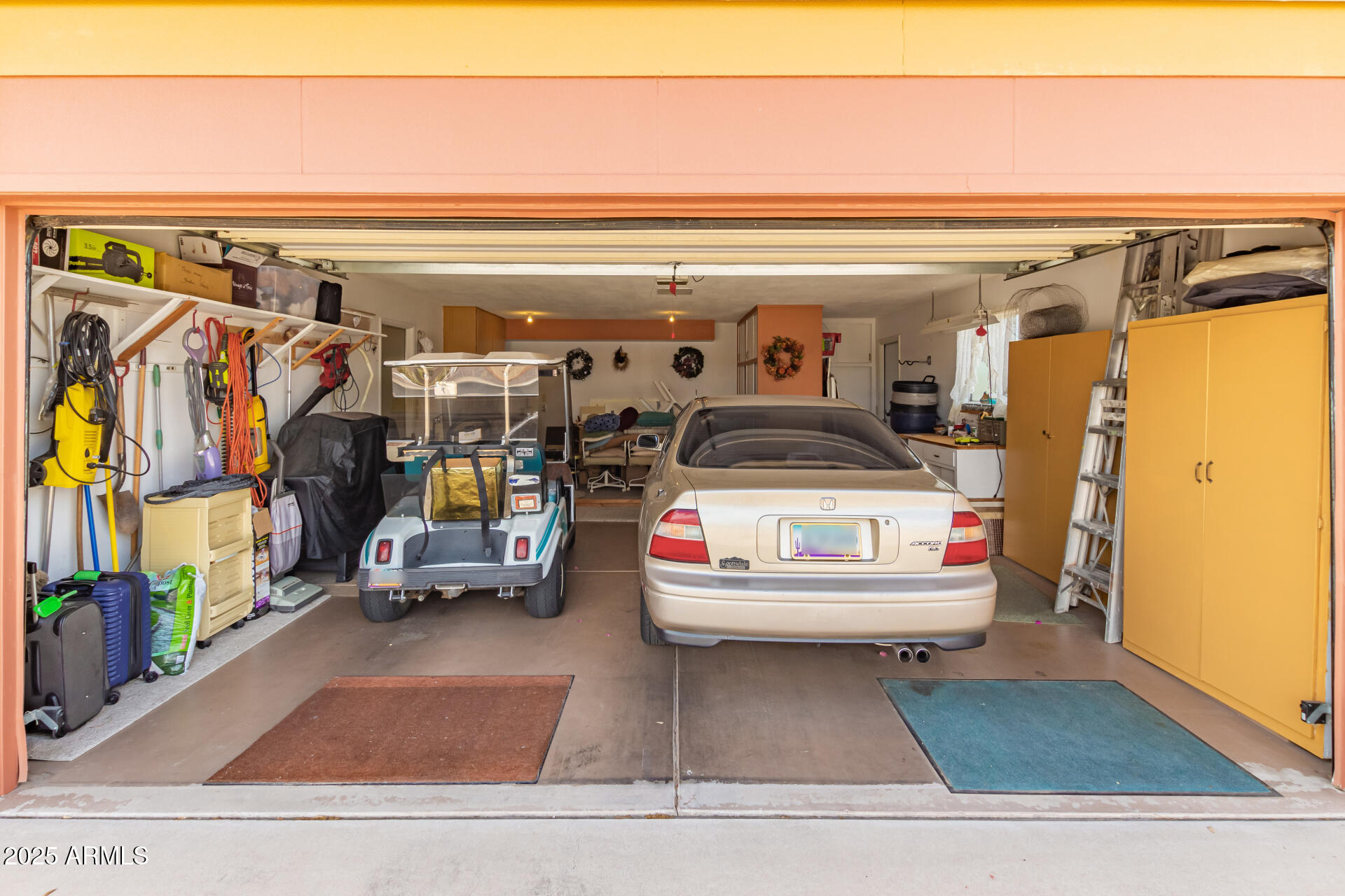 10207 W OAK RIDGE Drive