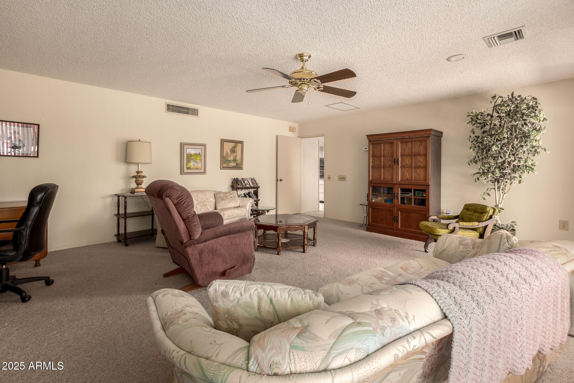 10207 W OAK RIDGE Drive