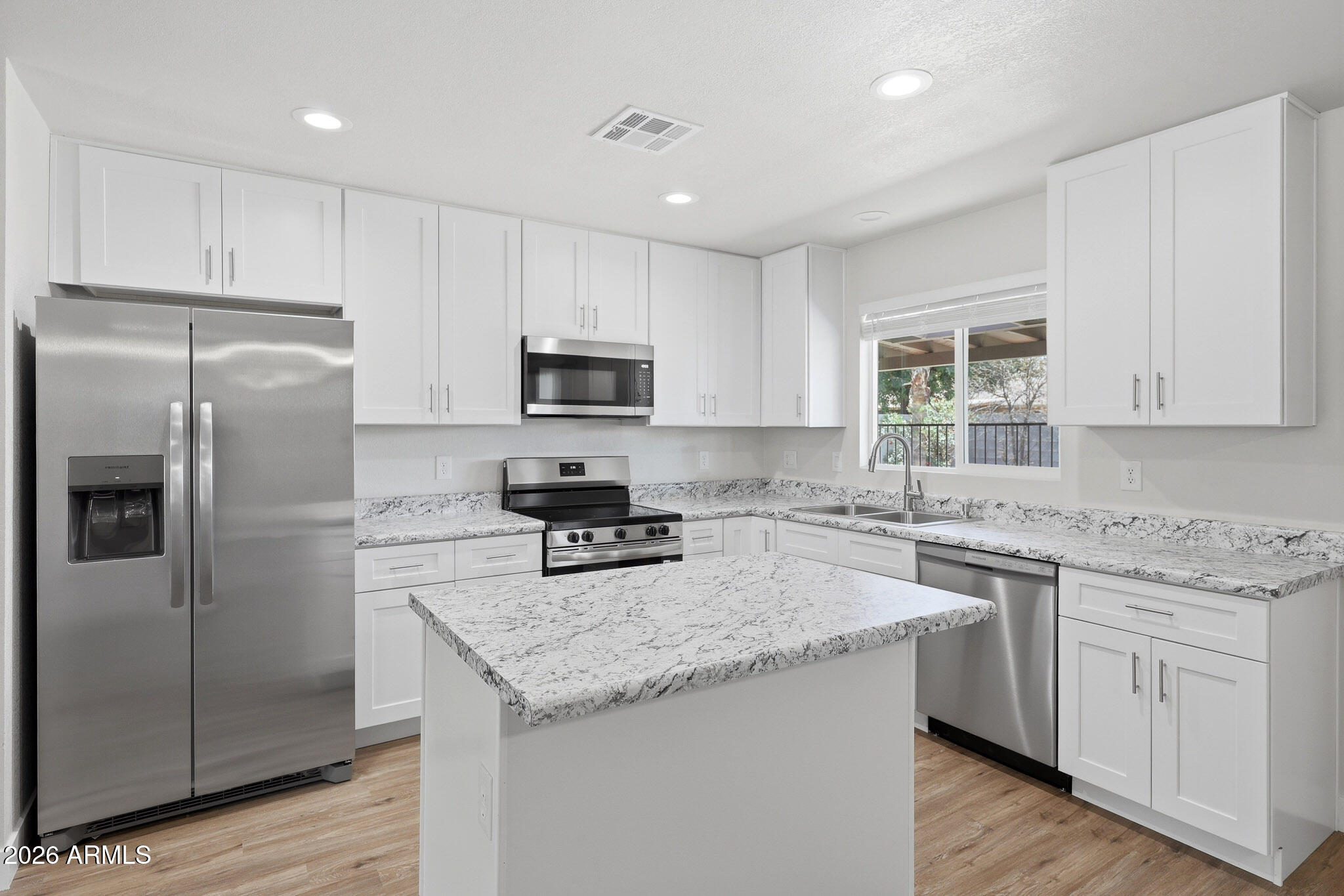 9001 W CINNABAR Avenue