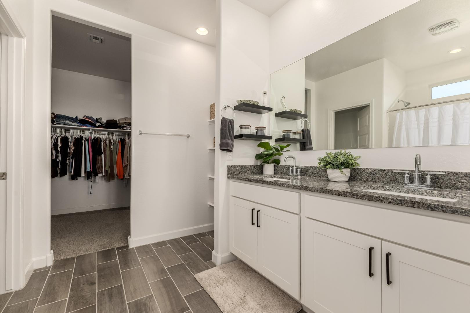 1714 W Starfire Avenue