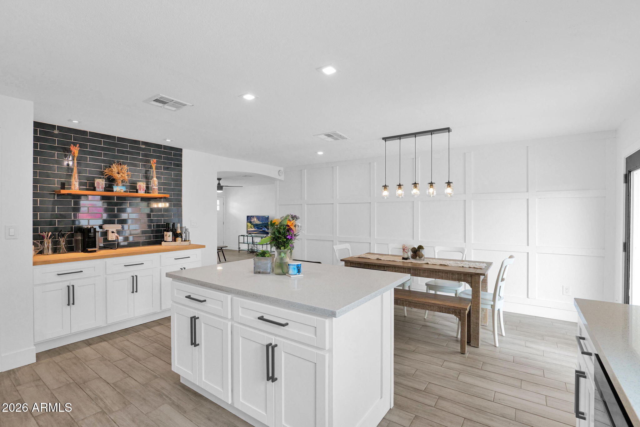 407 E AUBURN Drive