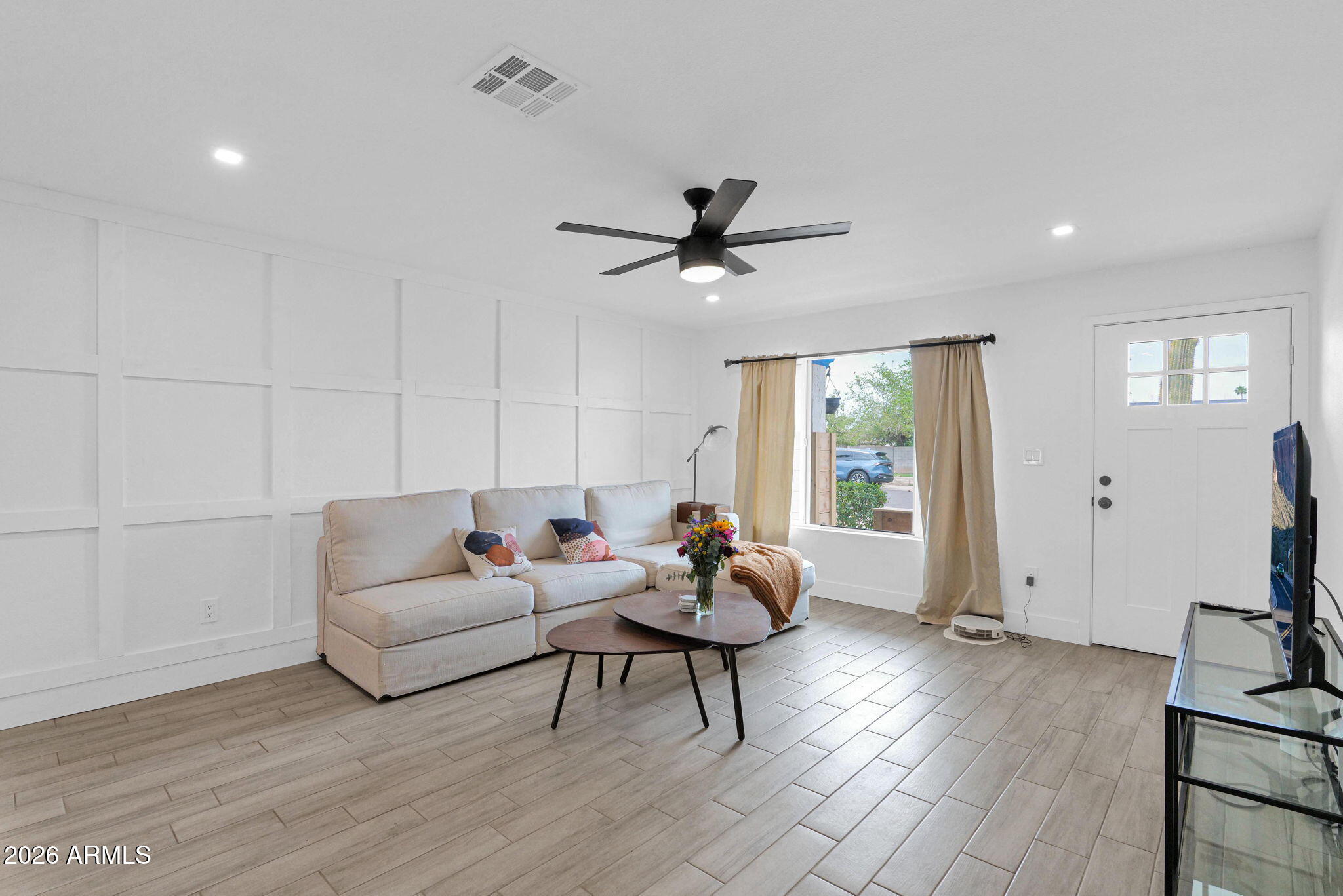 407 E AUBURN Drive