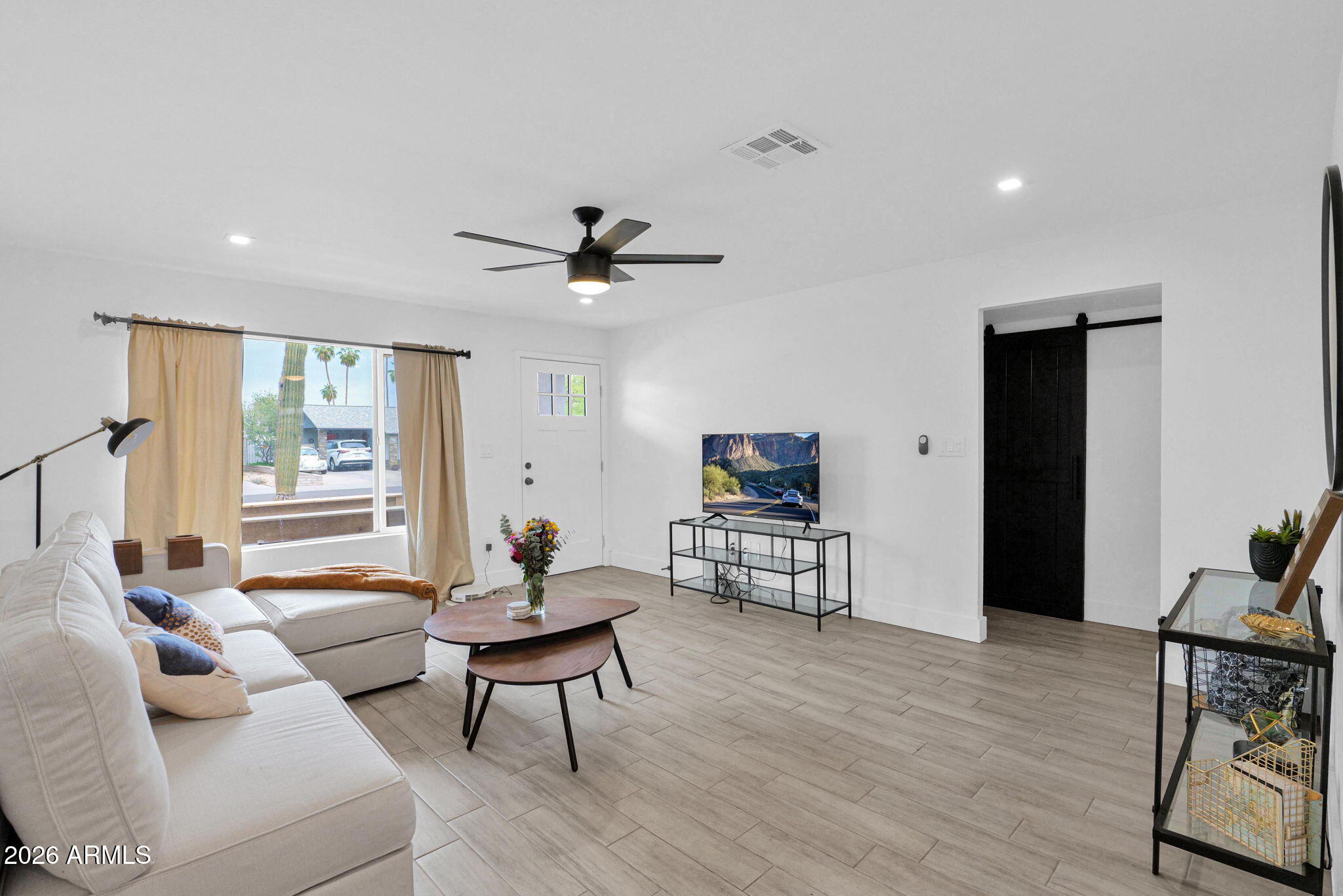 407 E AUBURN Drive