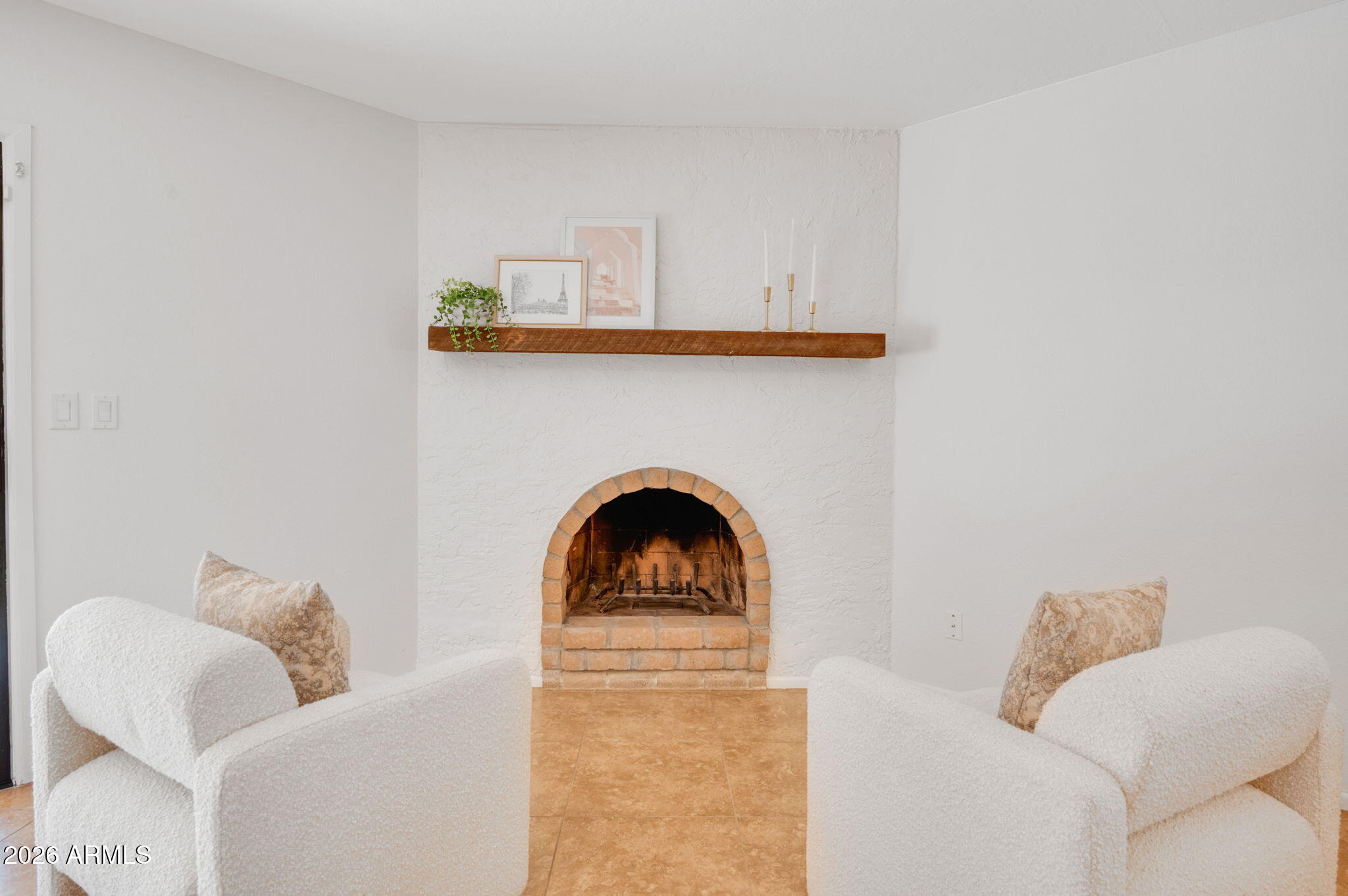 611 W STRAFORD Drive