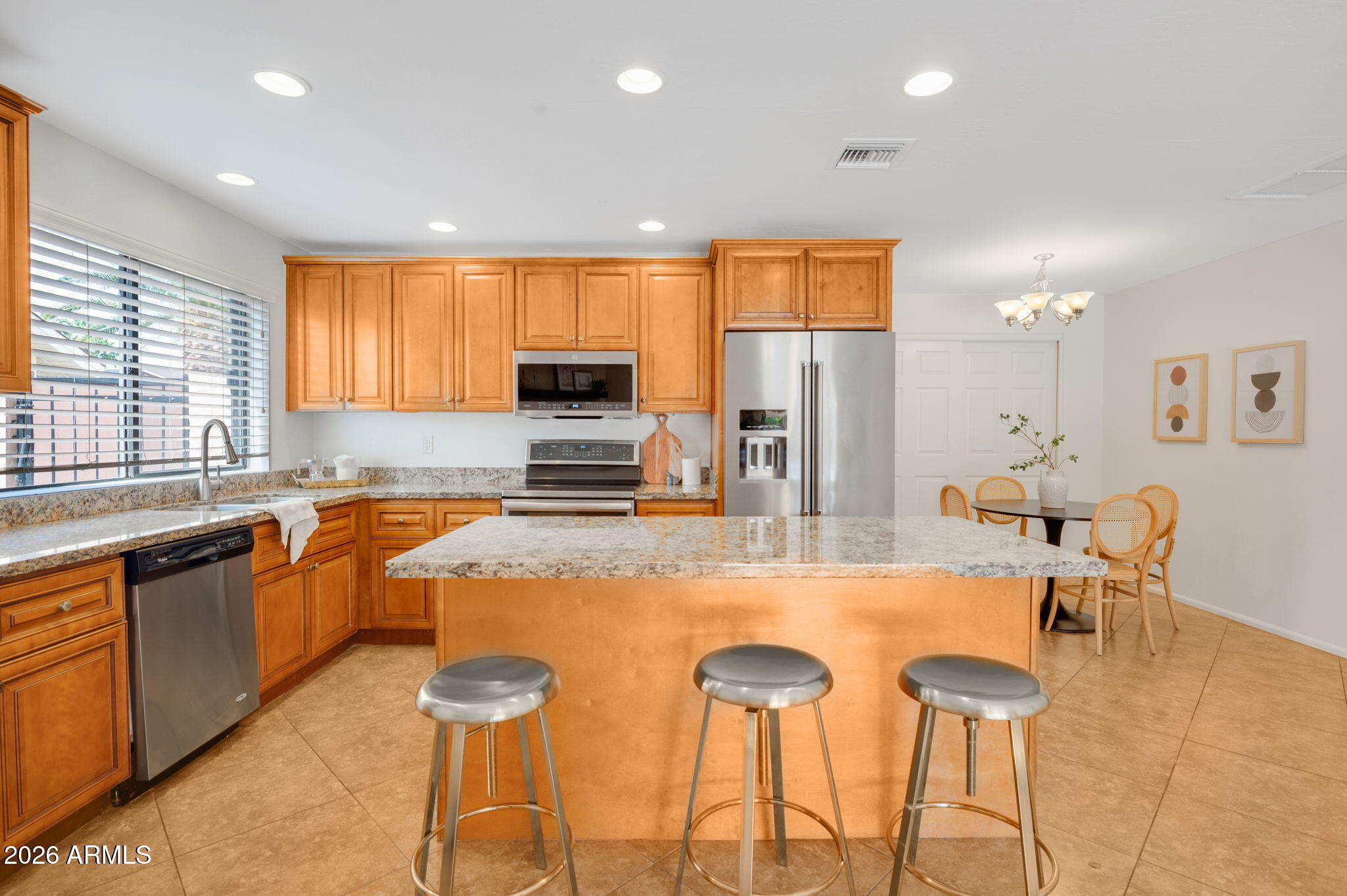 611 W STRAFORD Drive