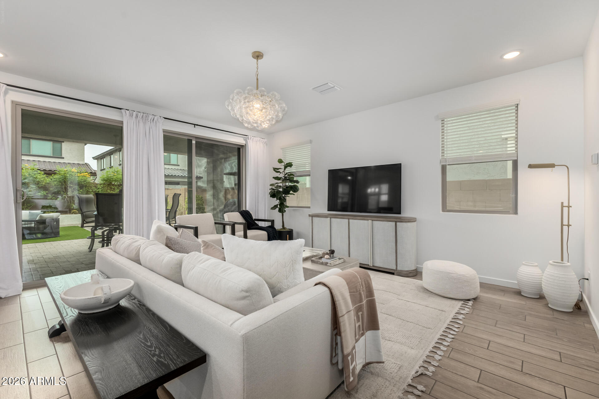 7434 W NORTHVIEW Avenue