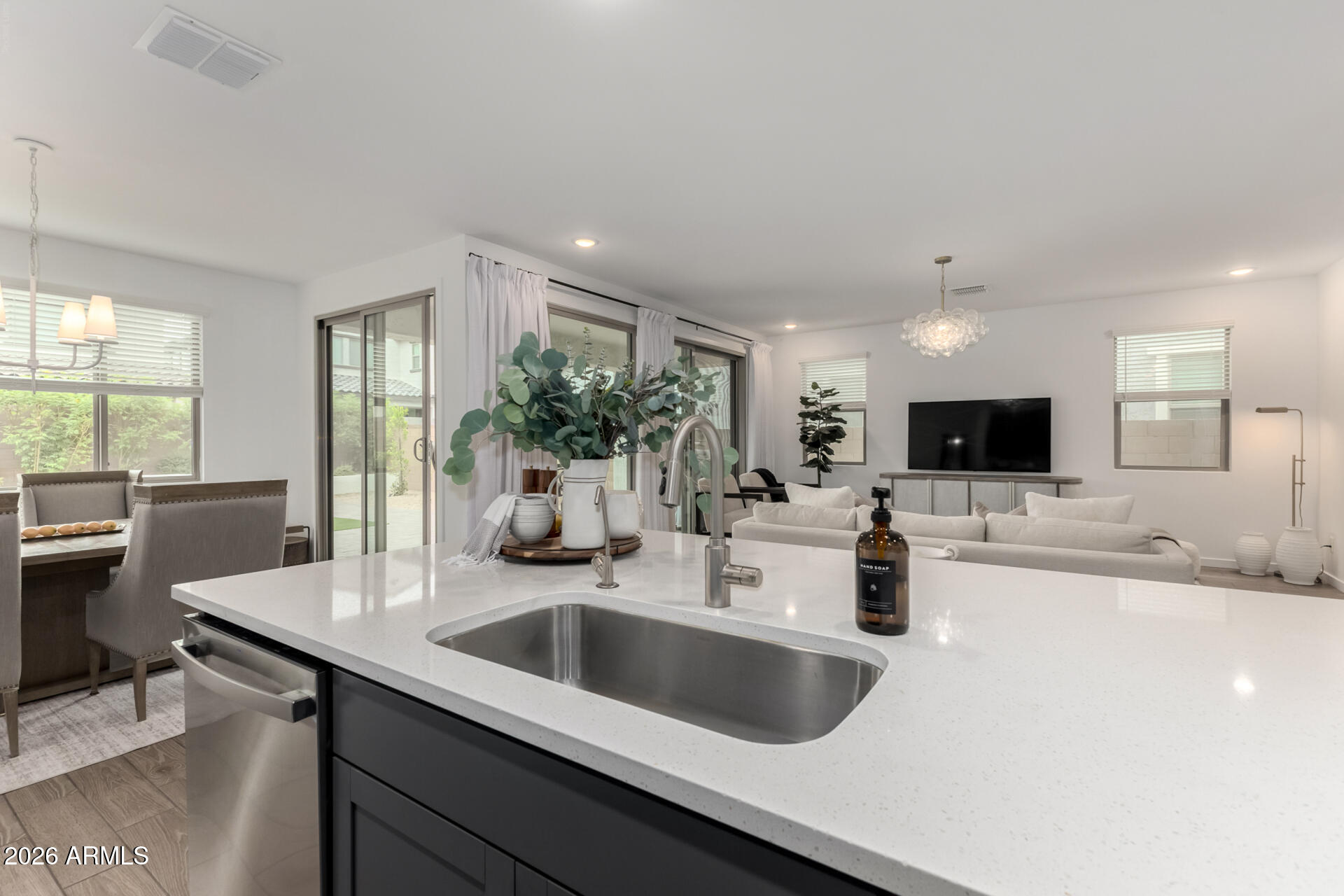 7434 W NORTHVIEW Avenue