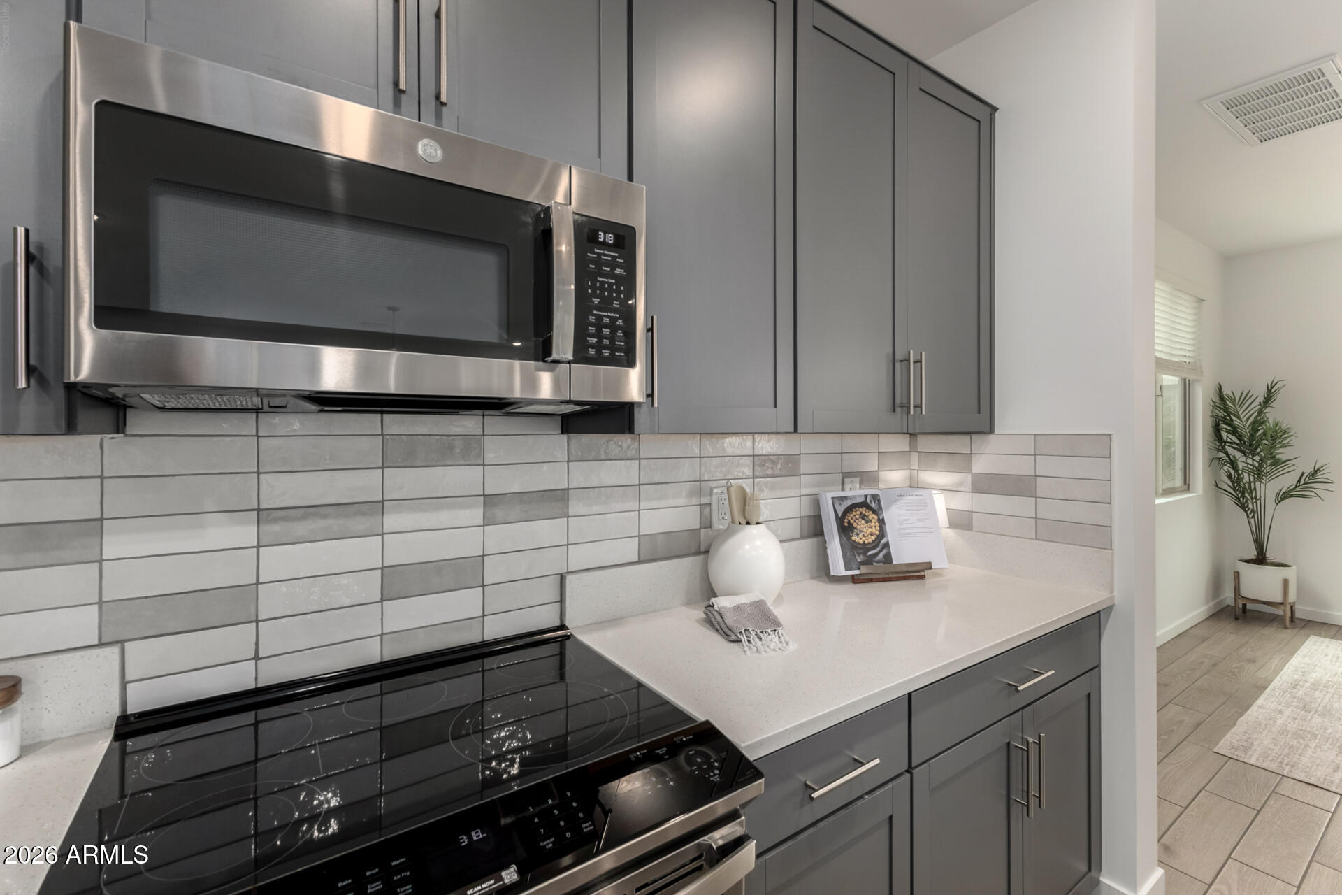 7434 W NORTHVIEW Avenue