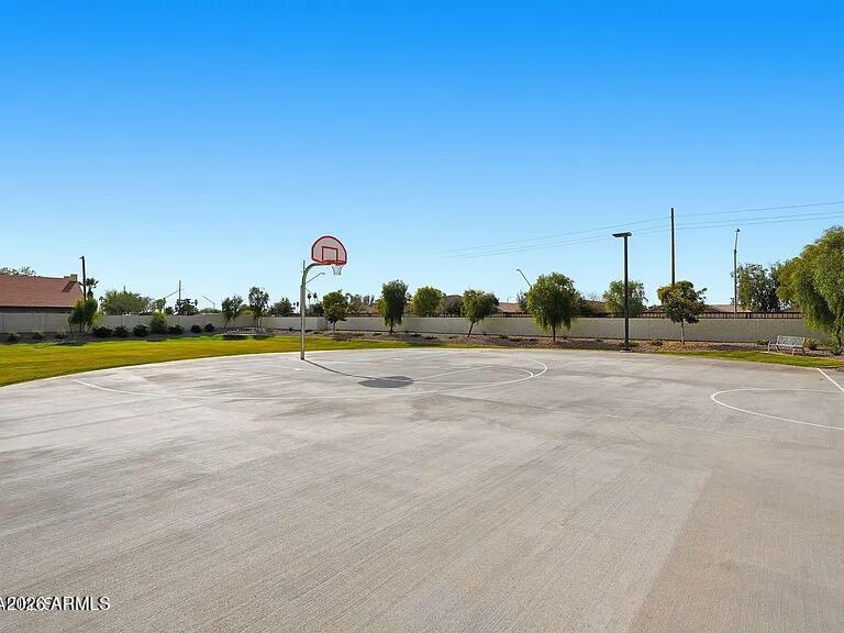 7434 W NORTHVIEW Avenue