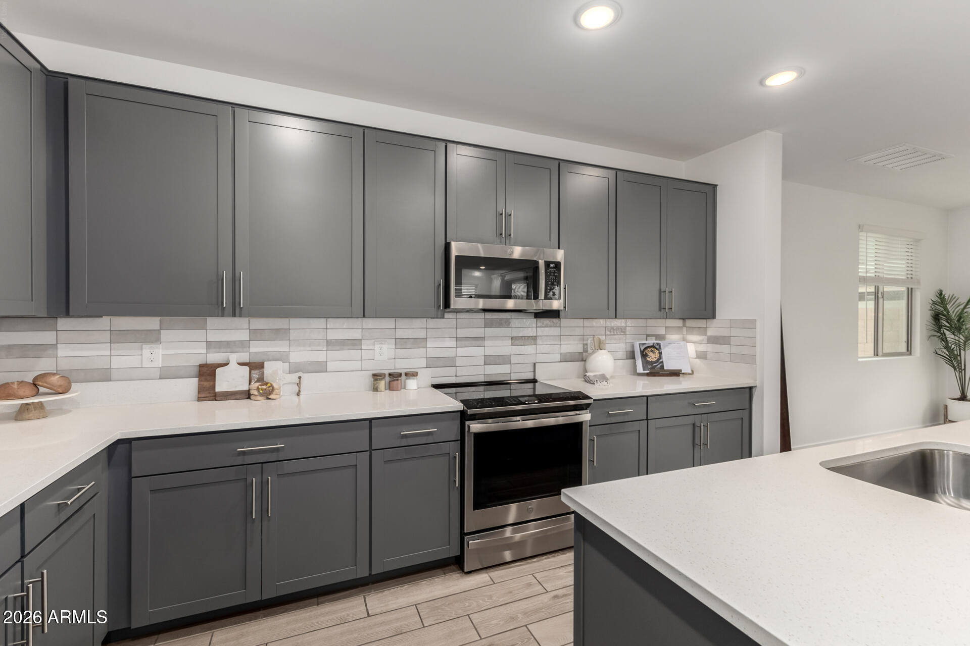 7434 W NORTHVIEW Avenue