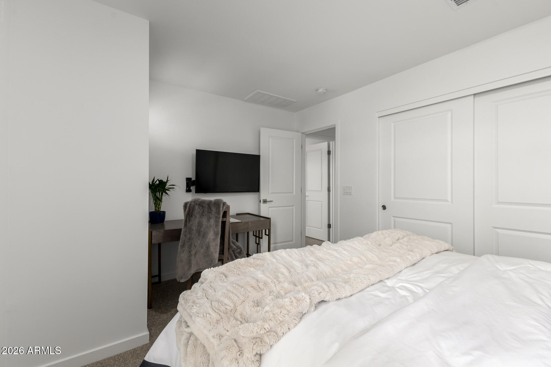 7434 W NORTHVIEW Avenue