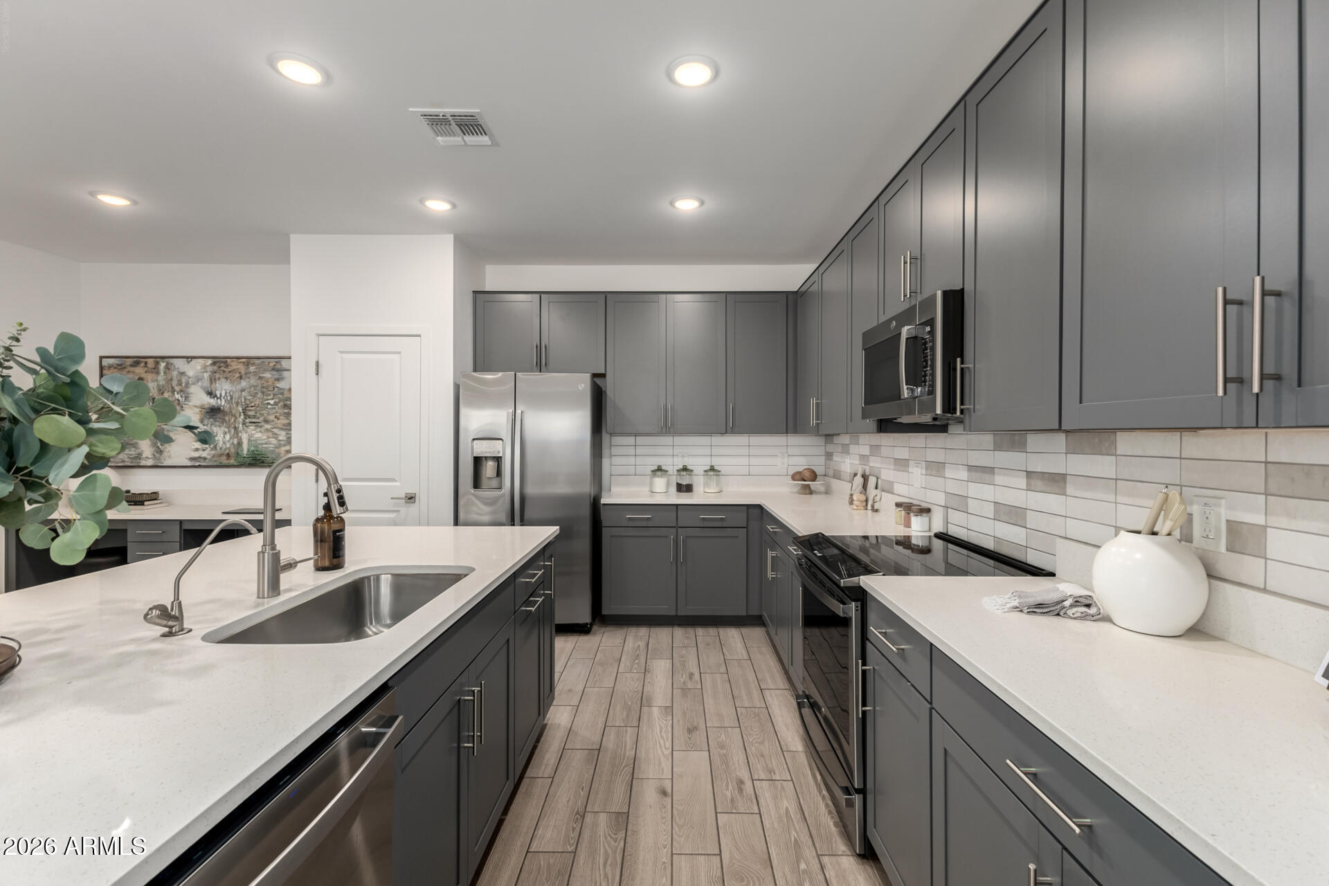 7434 W NORTHVIEW Avenue