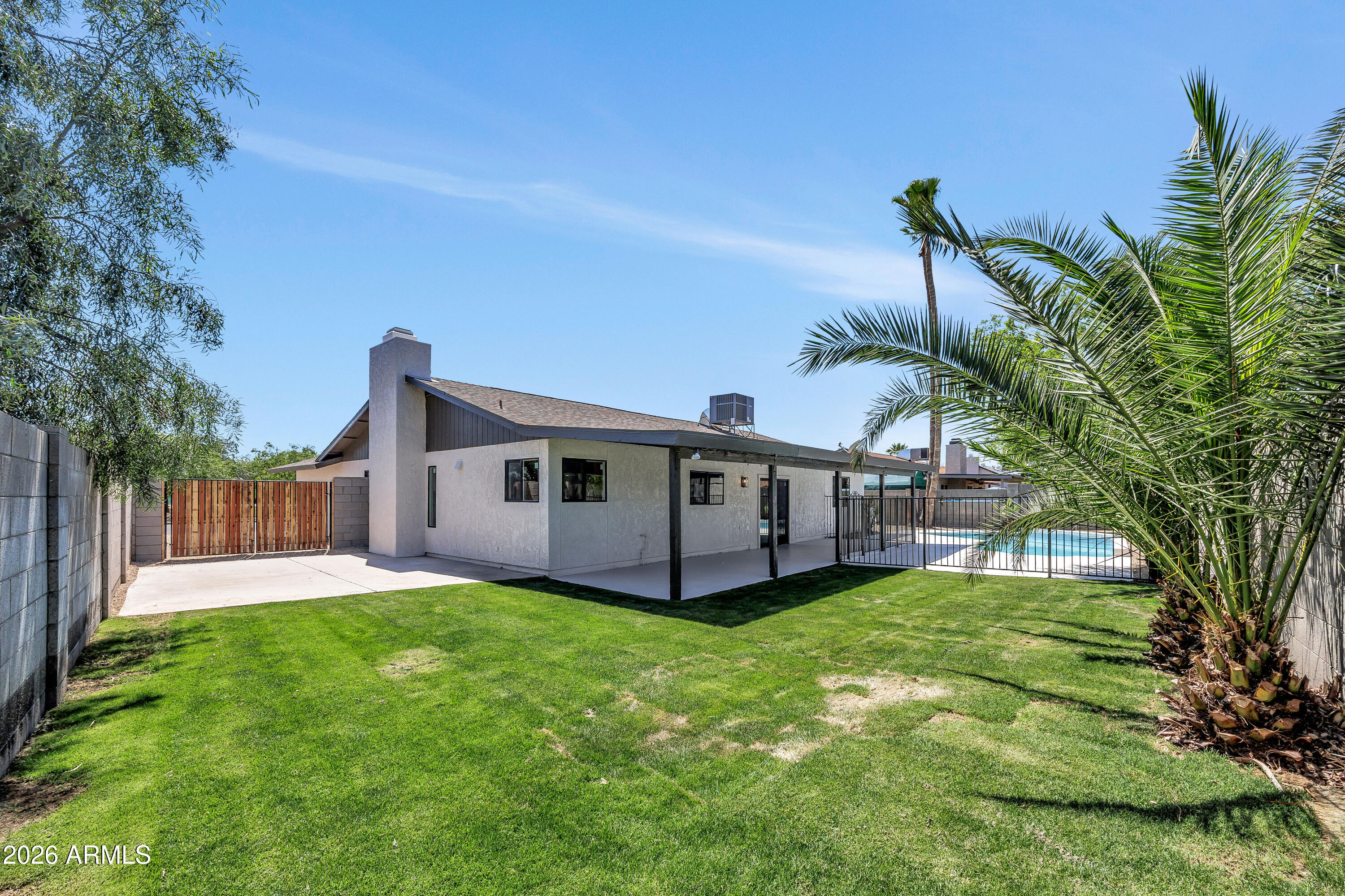 5720 W GREENBRIAR Drive