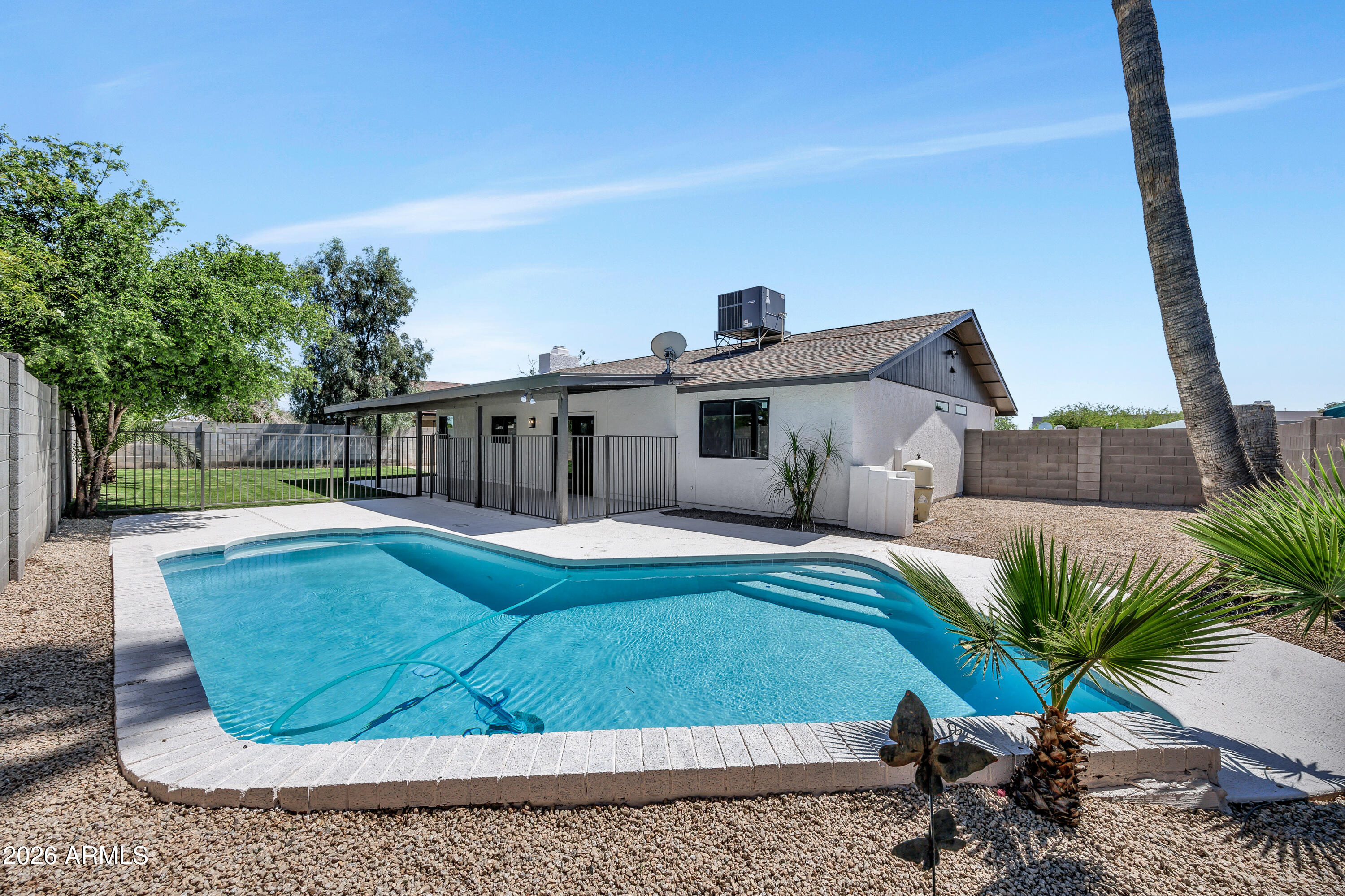 5720 W GREENBRIAR Drive