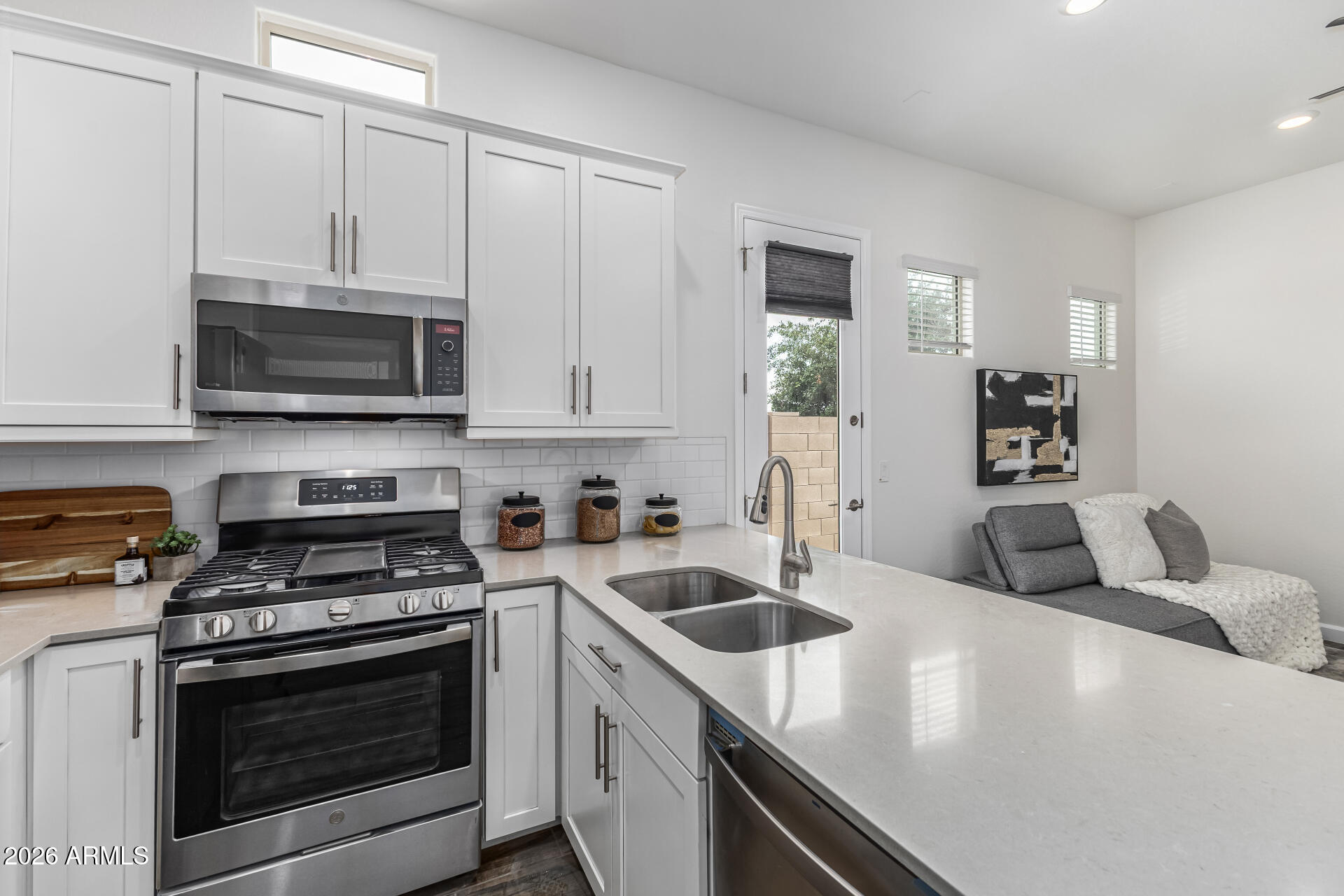 21778 E VIA DE ARBOLES