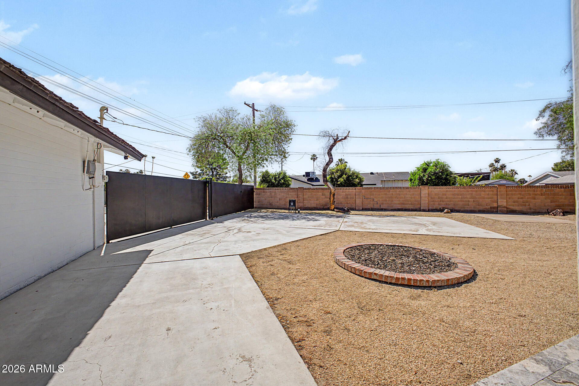 1501 W DUNLAP Avenue