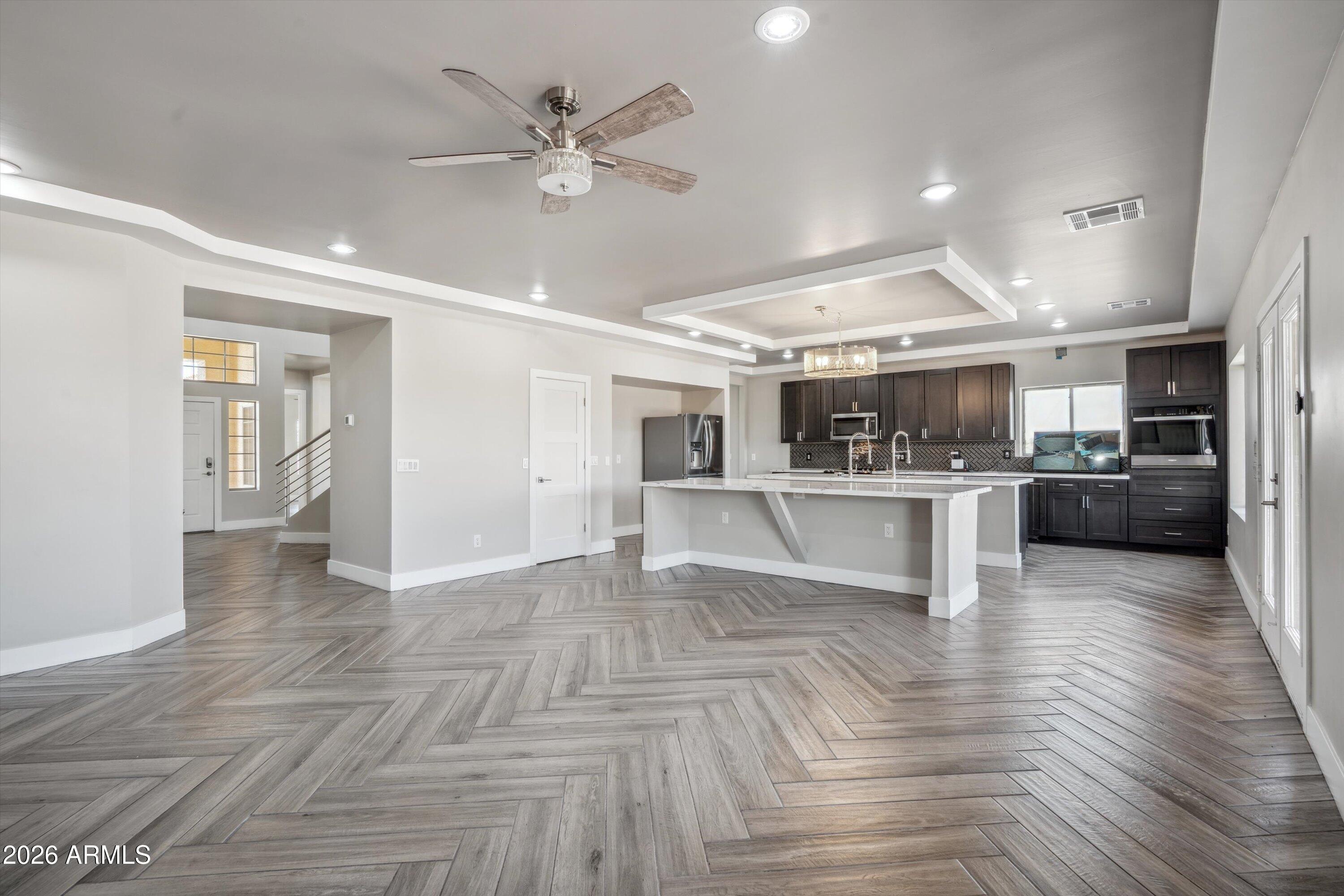 1712 E JOELLE Drive
