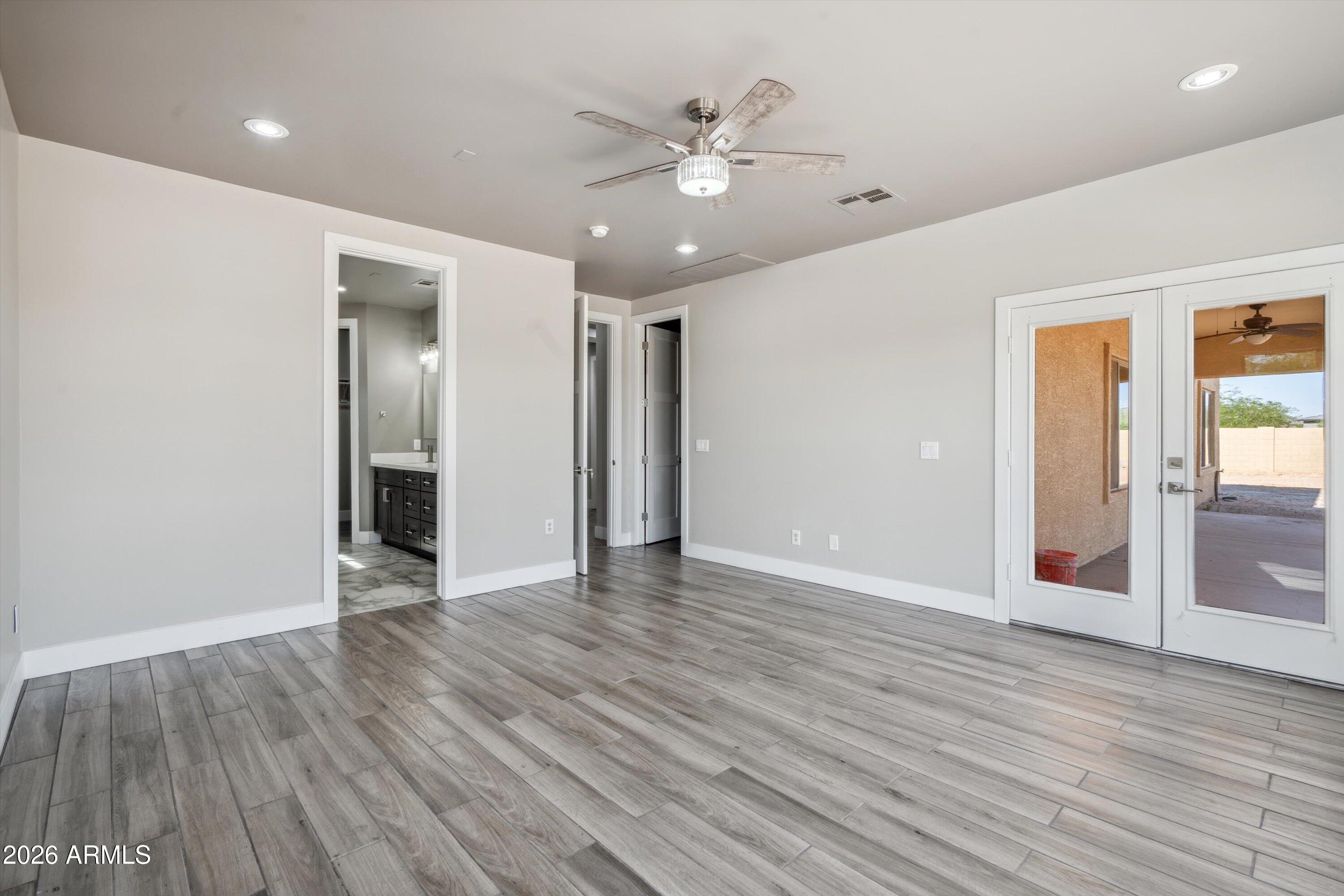 1712 E JOELLE Drive